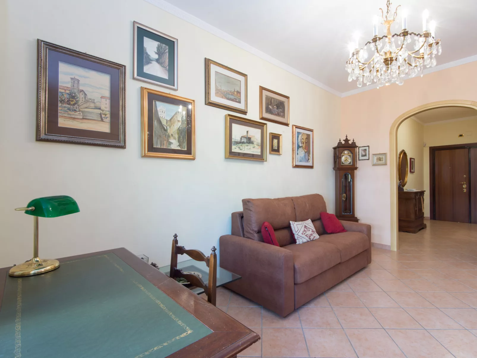 Vaticanum Hills-Inside