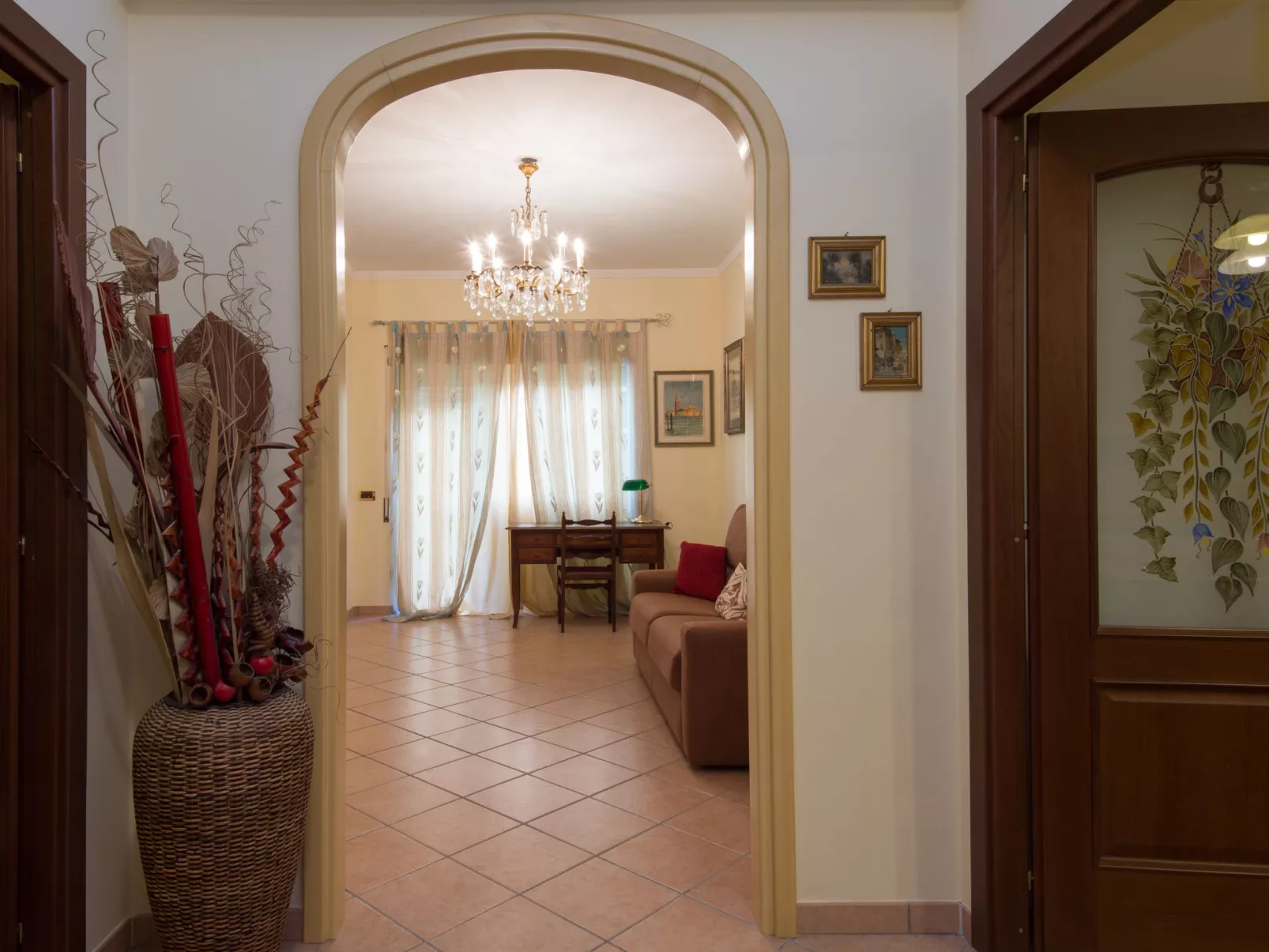 Vaticanum Hills-Inside