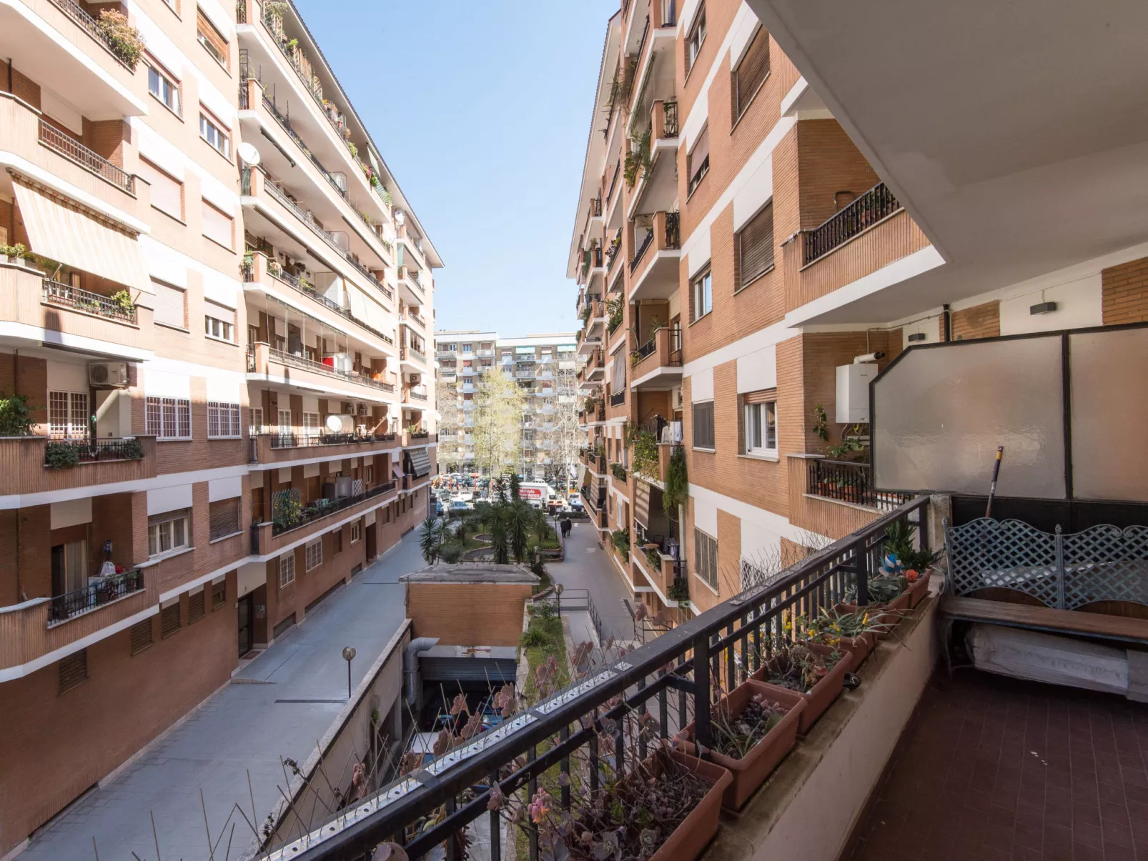 Vaticanum Hills-Outside