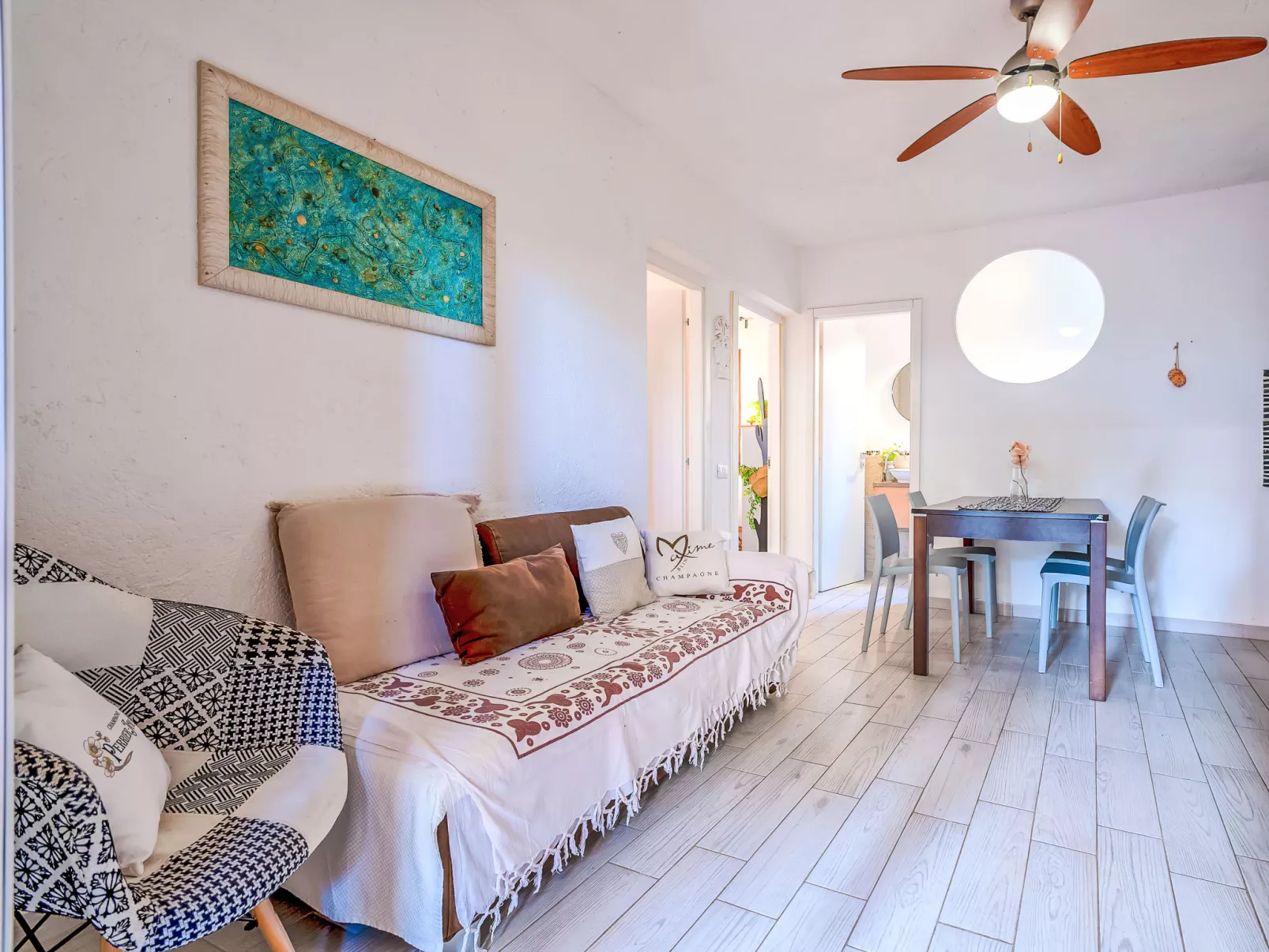 D4 - I1, Baia de Bahas-Inside