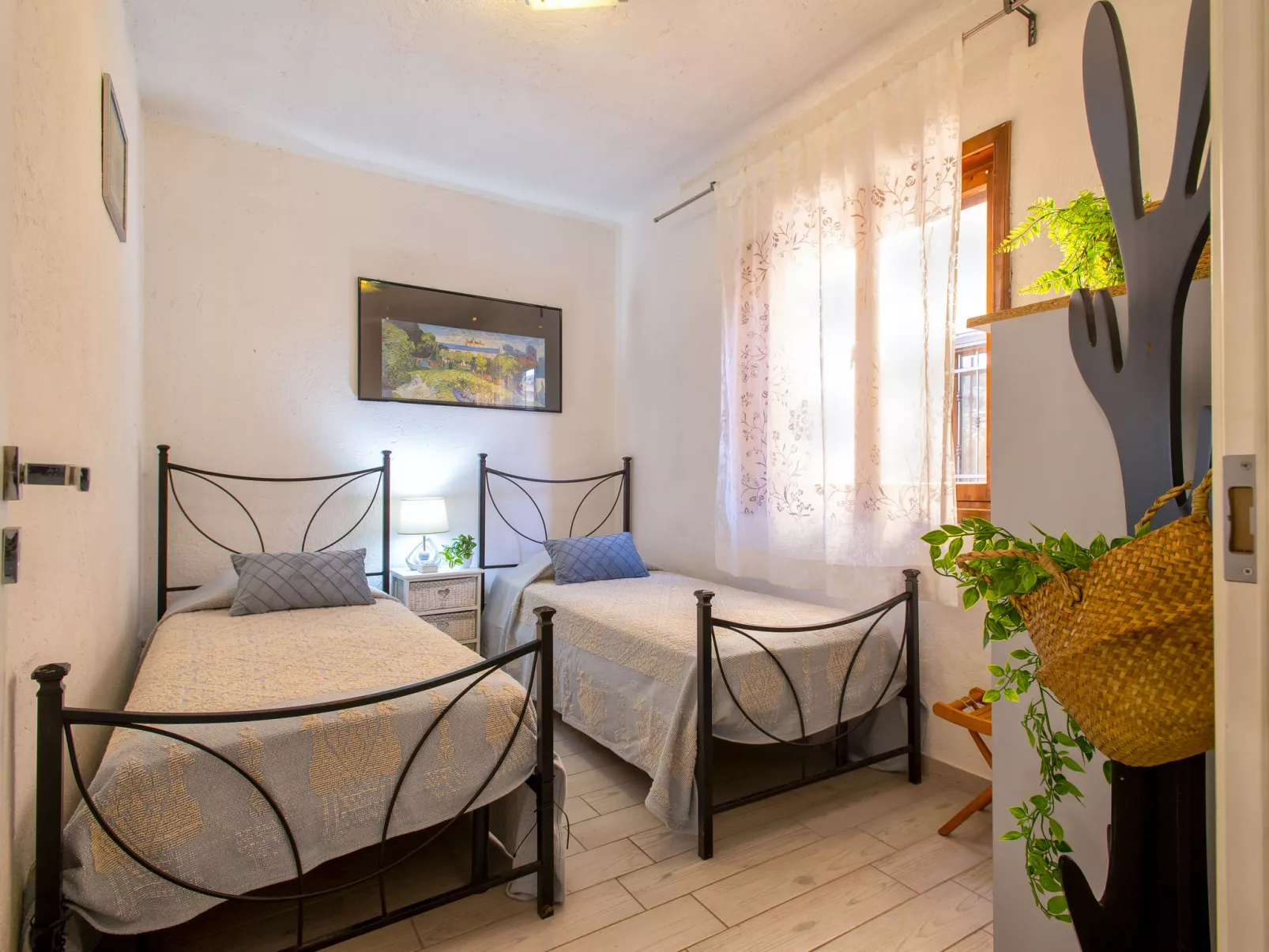 D4 - I1, Baia de Bahas-Inside