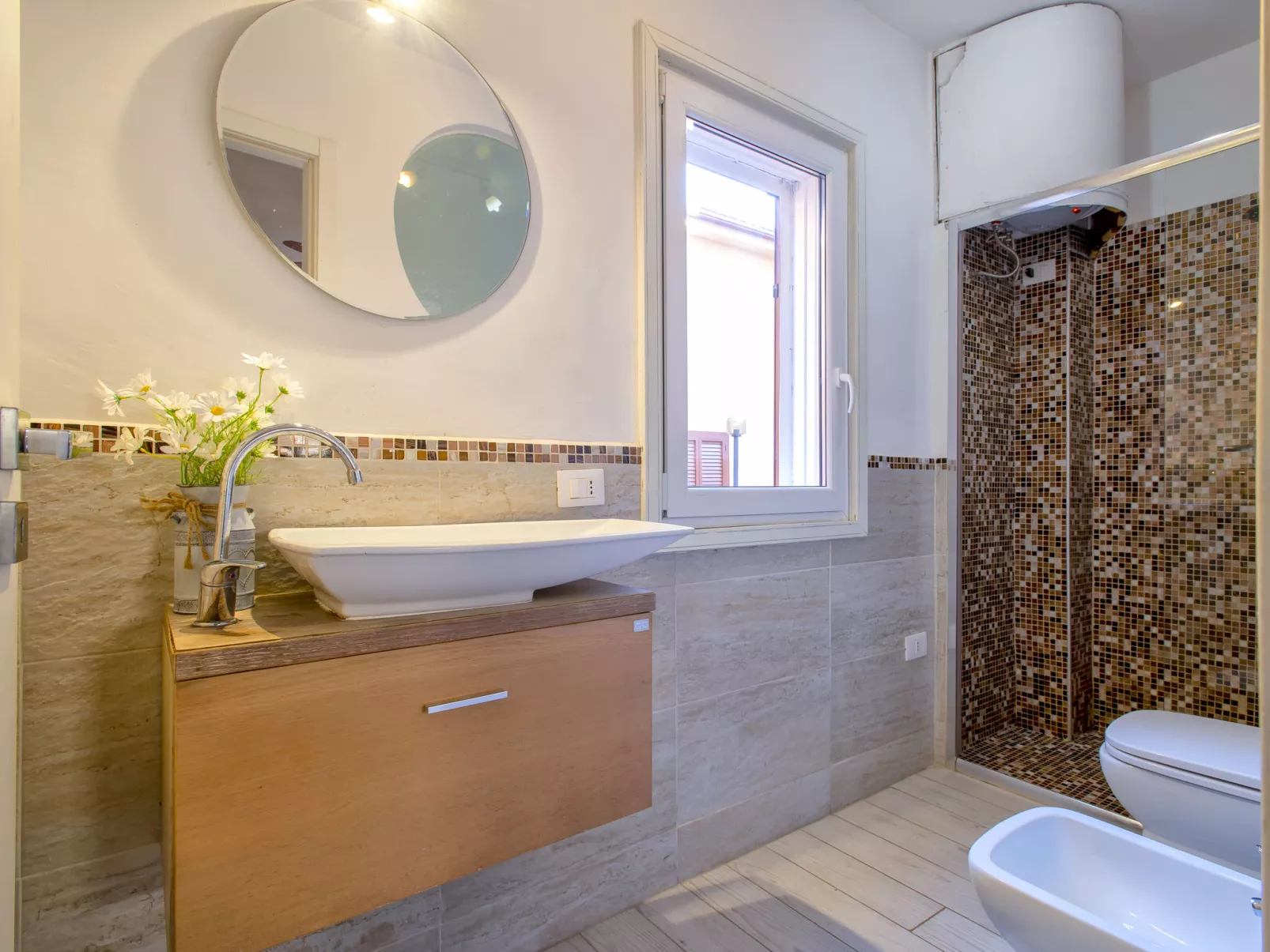D4 - I1, Baia de Bahas-Inside