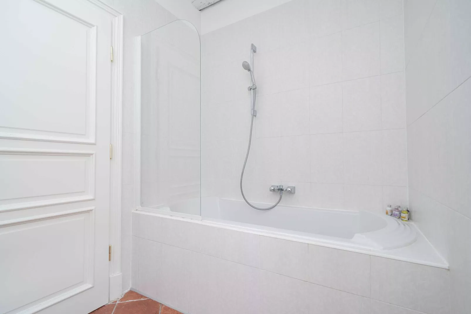 Secret Apartments - Two Bedroom Apartment with City View (Secret 2)-Bathroom
