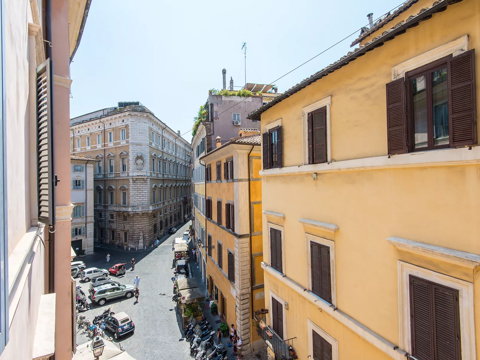 Navona-Outside