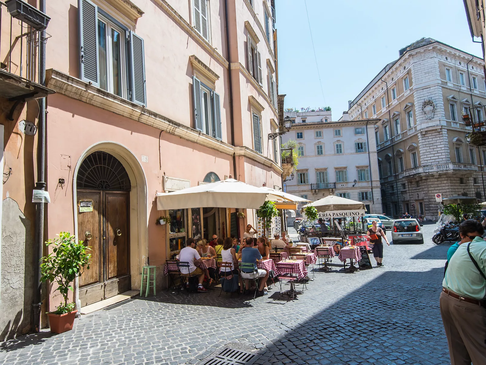 Navona-Outside