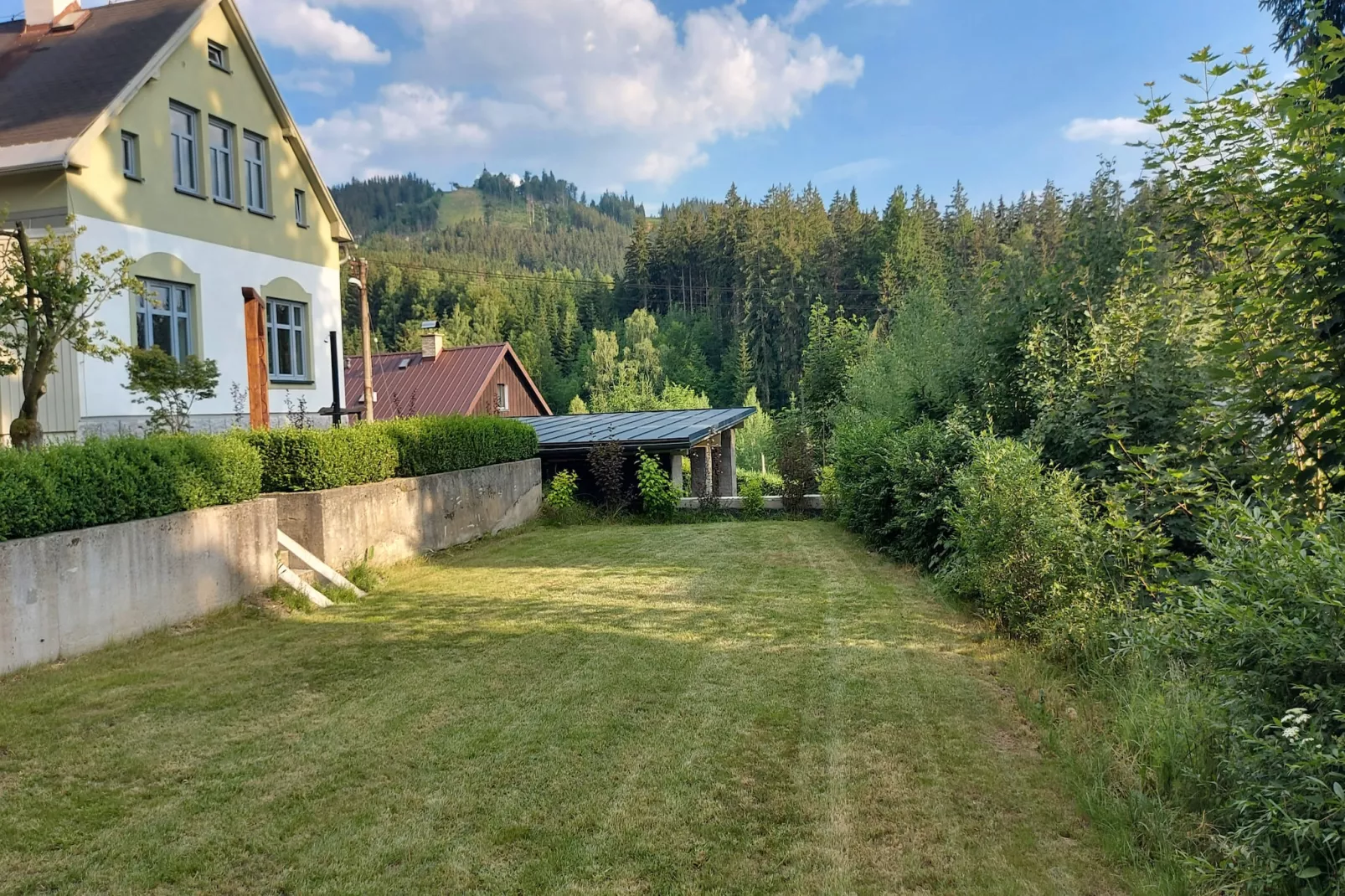 Albrechtice LAT085-Gardens summer