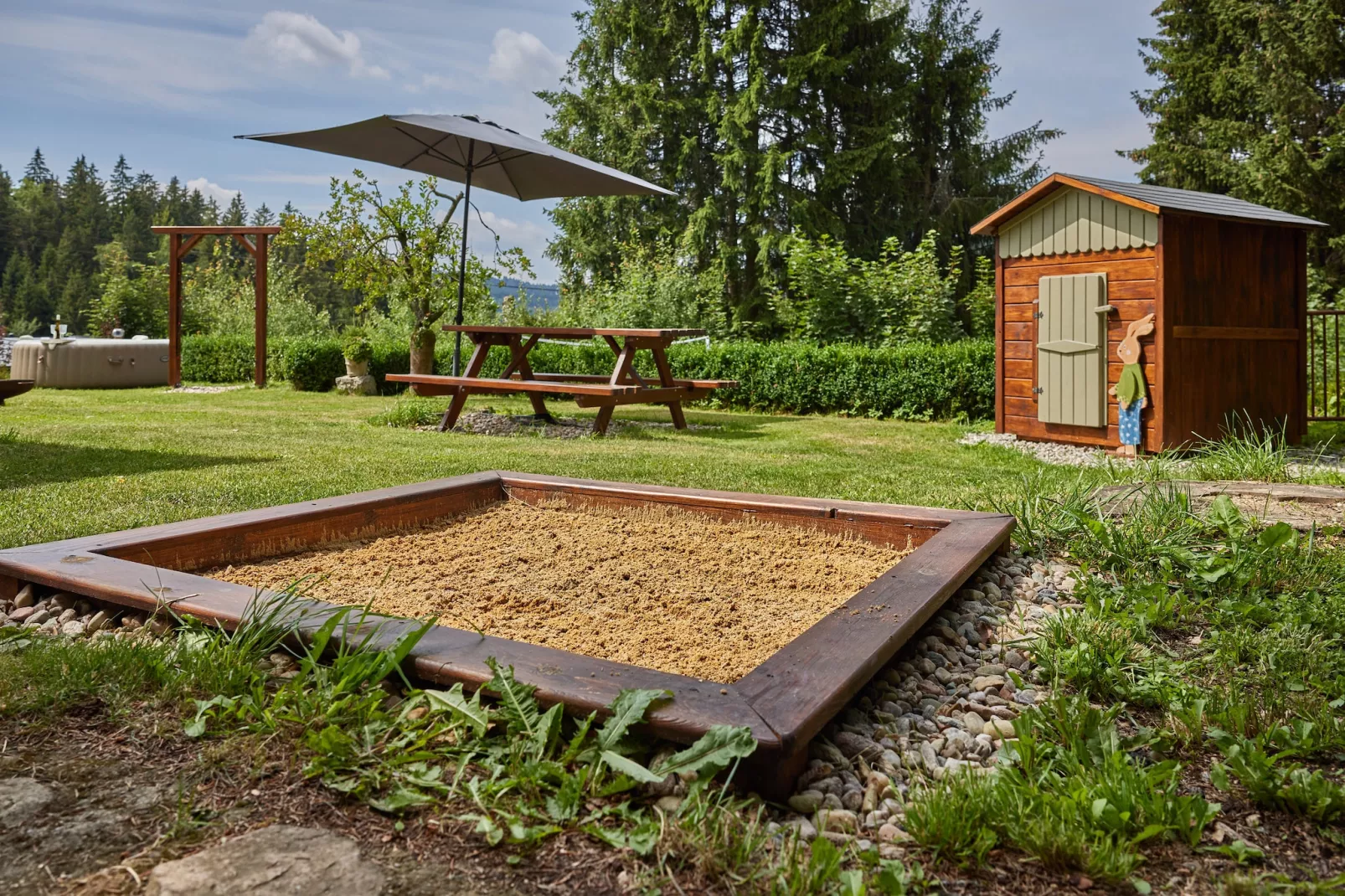 Albrechtice LAT085-Gardens summer