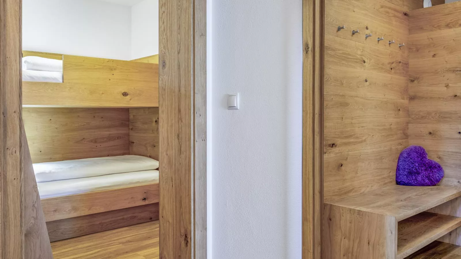 Helfenstein Lodge-Bedroom