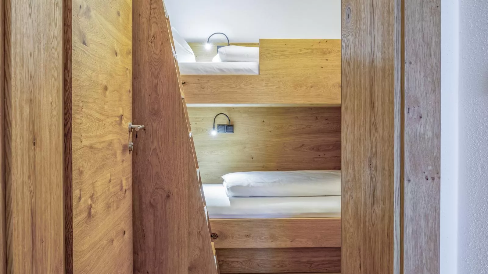 Helfenstein Lodge-Bedroom