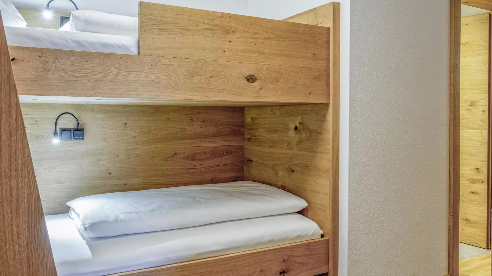 Helfenstein Lodge-Bedroom