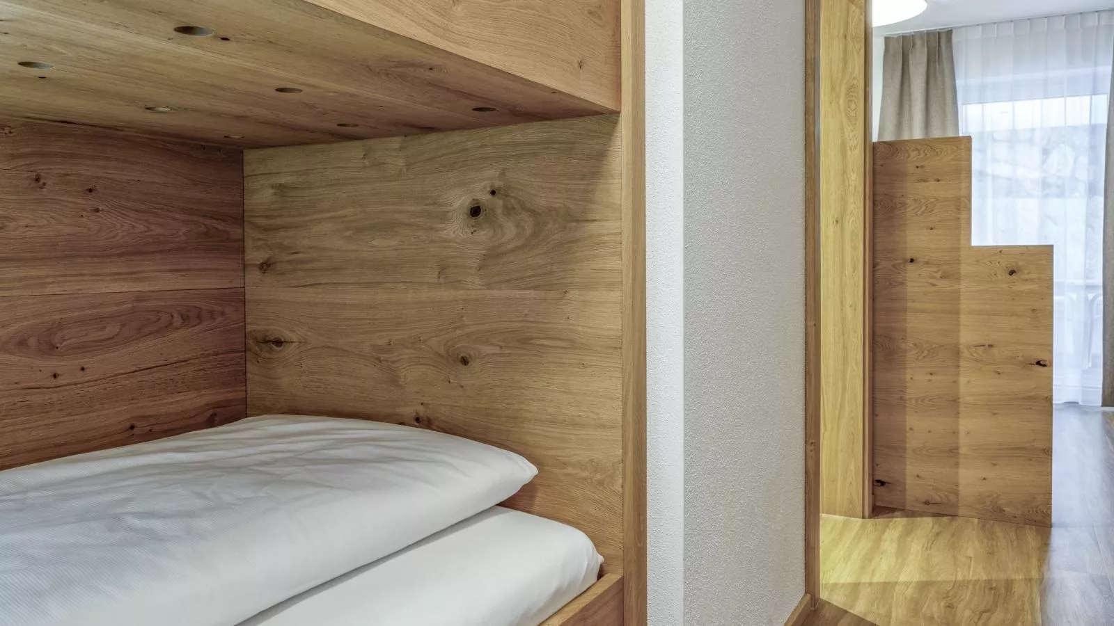 Helfenstein Lodge-Bedroom