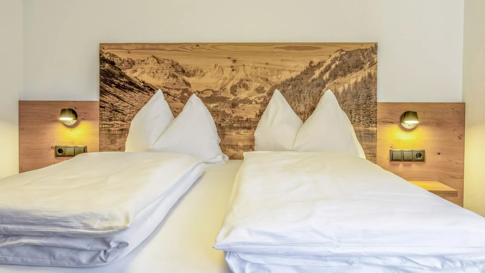 Helfenstein Lodge-Bedroom