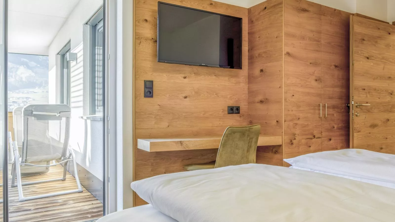 Helfenstein Lodge-Bedroom