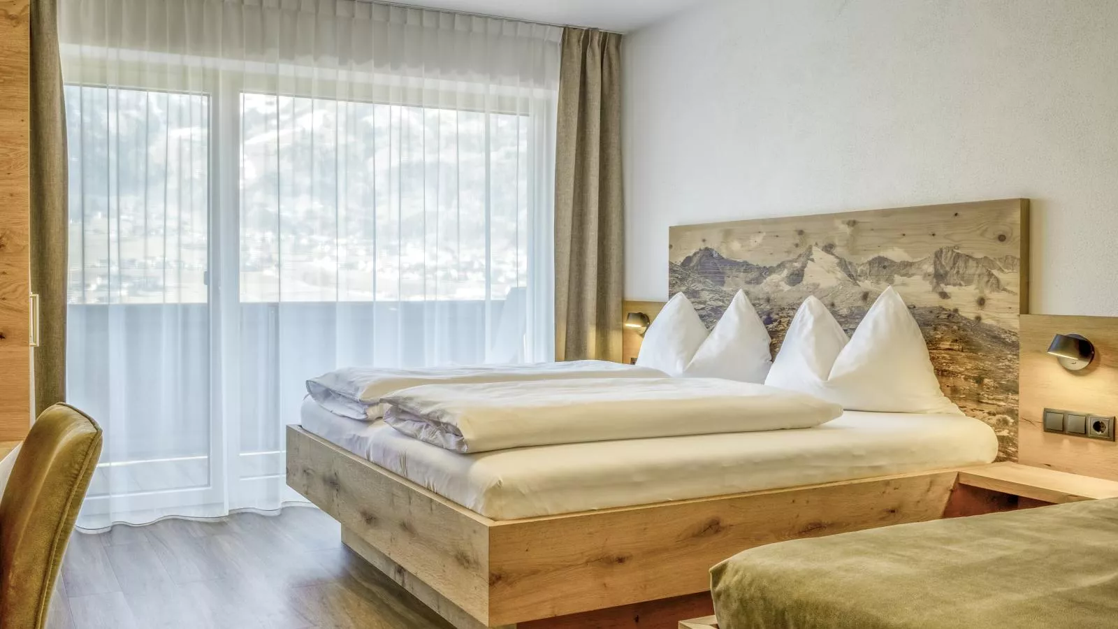 Helfenstein Lodge-Bedroom