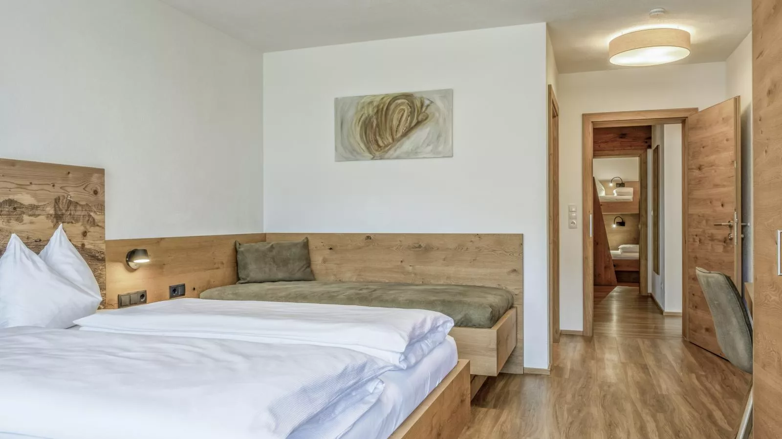 Helfenstein Lodge-Bedroom