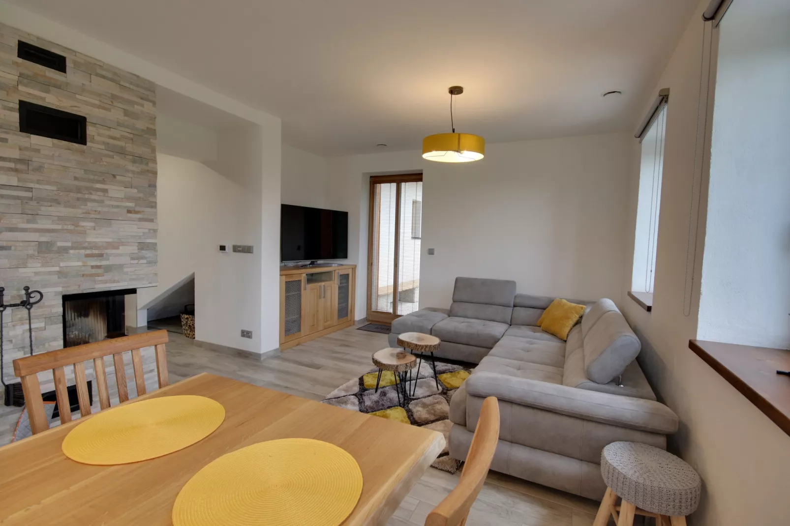 Korenov LPM010-Living room
