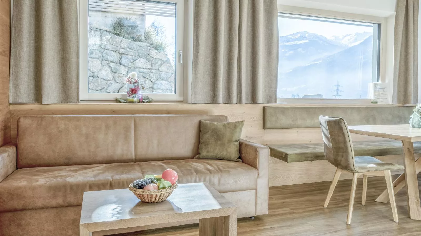 Helfenstein Lodge-Living room