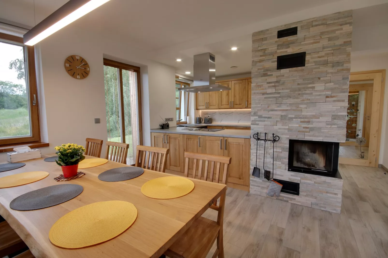 Korenov LPM010-Dining room