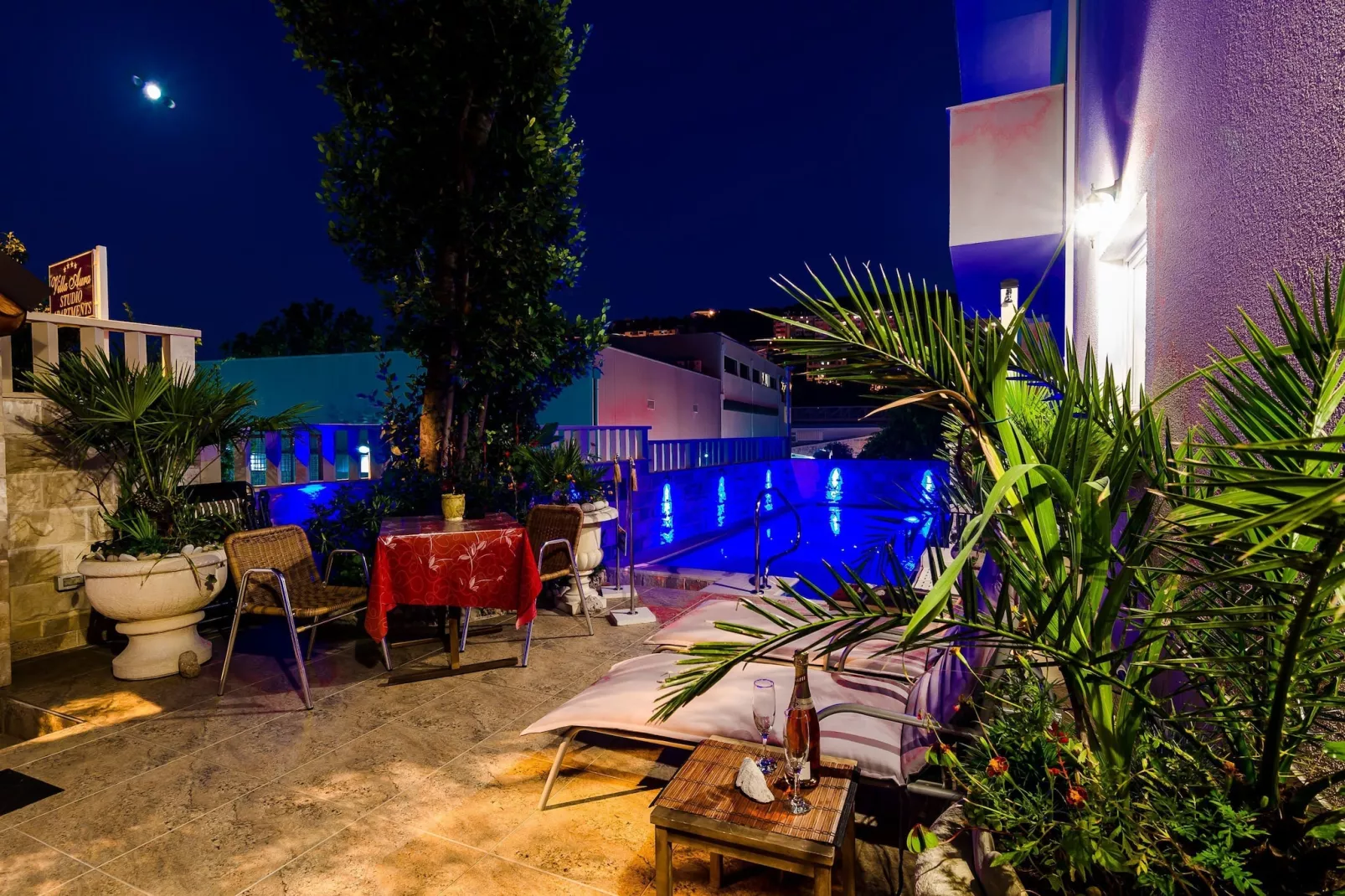 Apartments Aura - Comfort Studio Apartment 2 with shared swimming pool-Outdoor