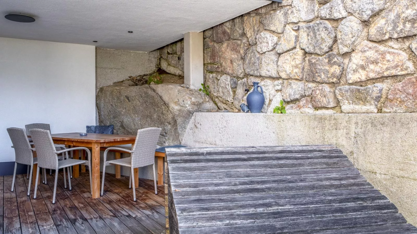 Helfenstein Lodge-Terrace balcony