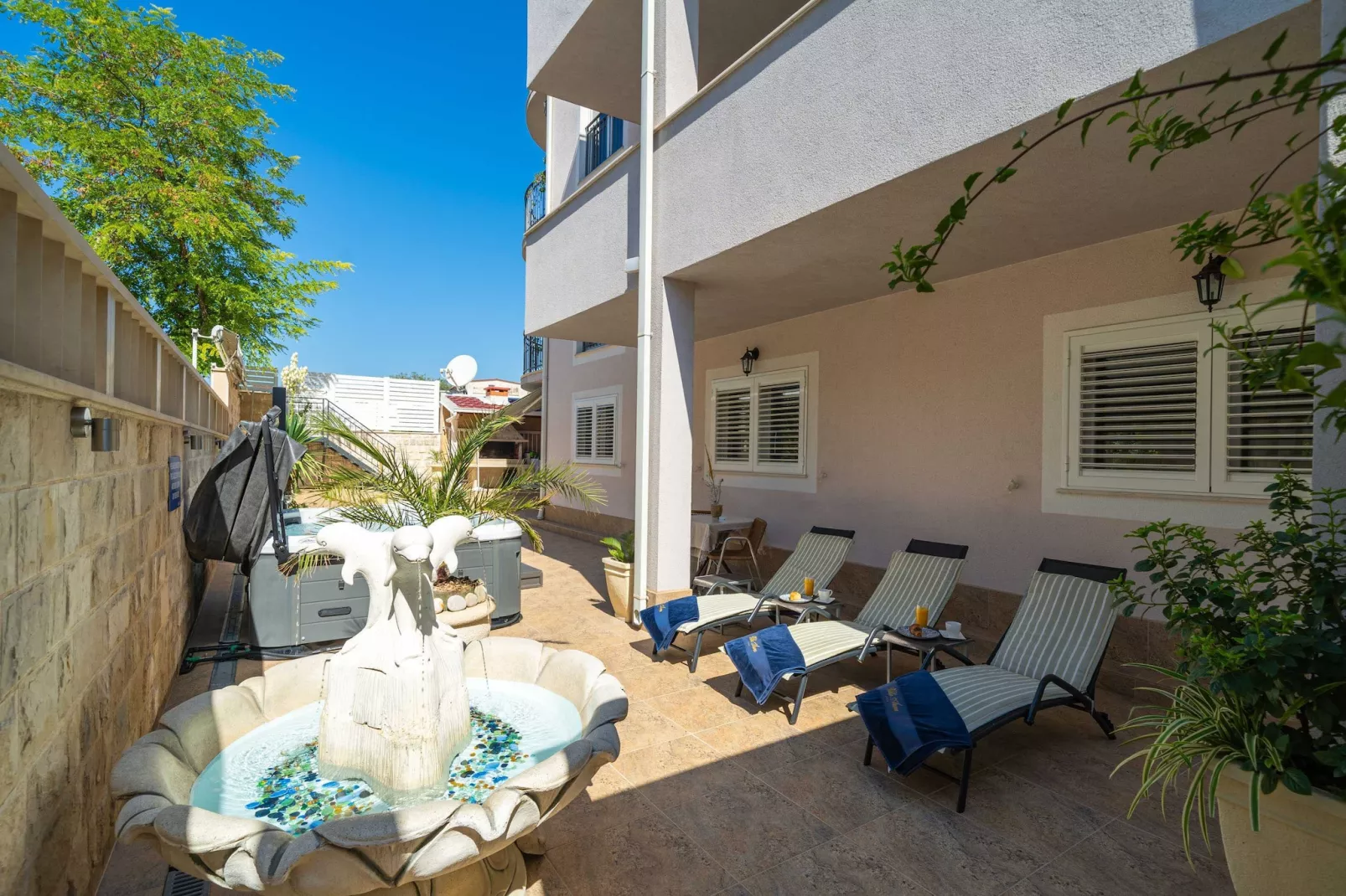 Apartments Aura - Comfort Studio Apartment 2 with shared swimming pool-Outdoor