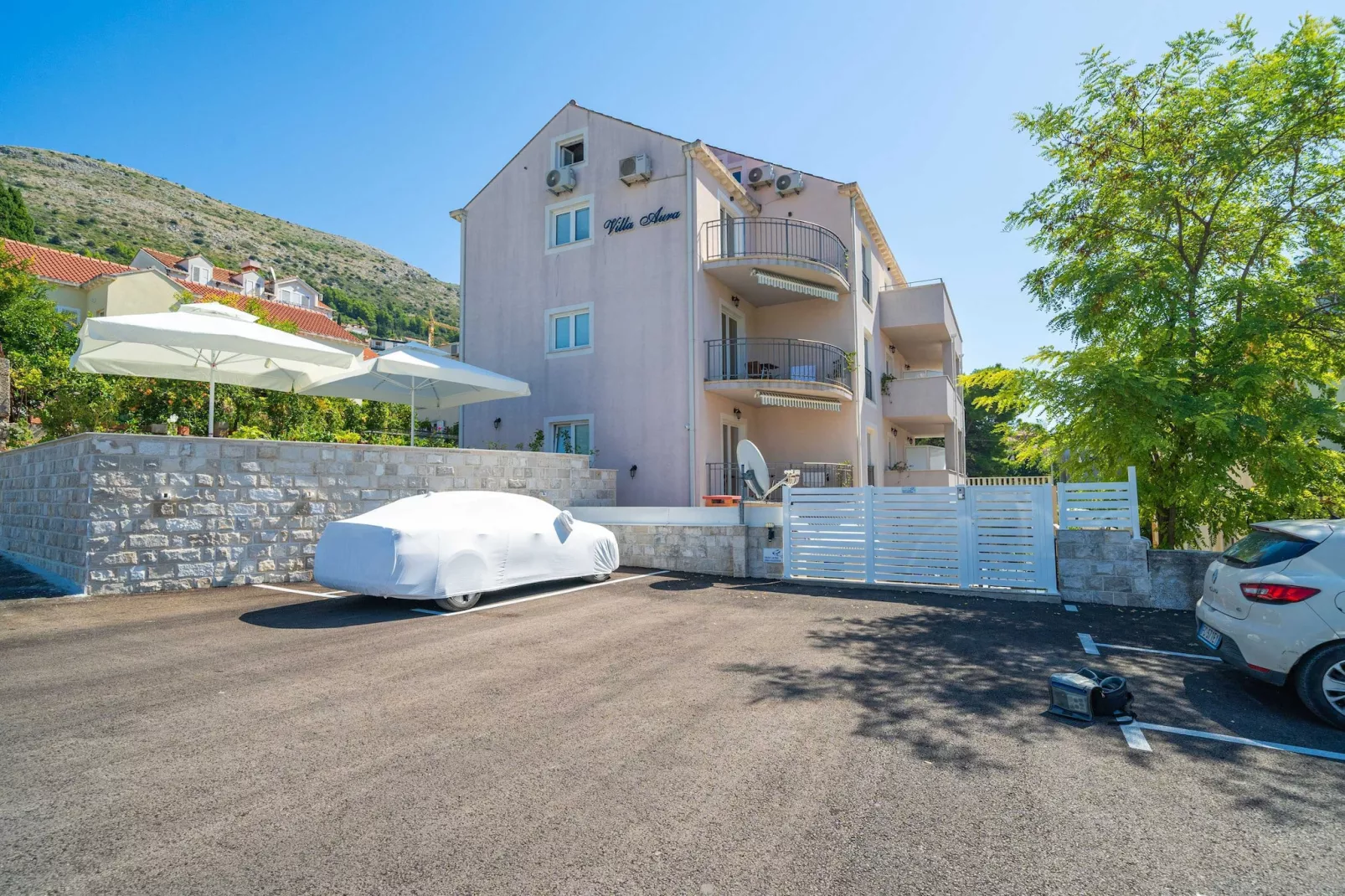 Apartments Aura - Comfort Studio Apartment 2 with shared swimming pool-Outdoor
