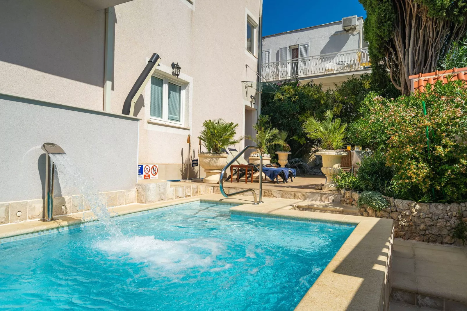 Apartments Aura - Comfort Studio Apartment 2 with shared swimming pool-Pool