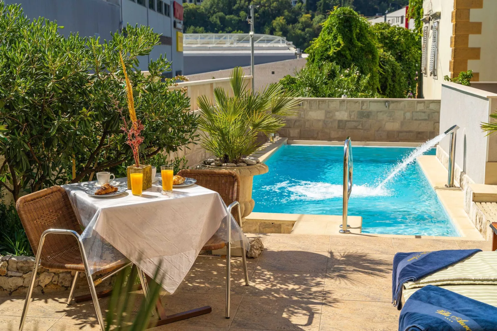 Apartments Aura - Comfort Studio Apartment 2 with shared swimming pool-Pool