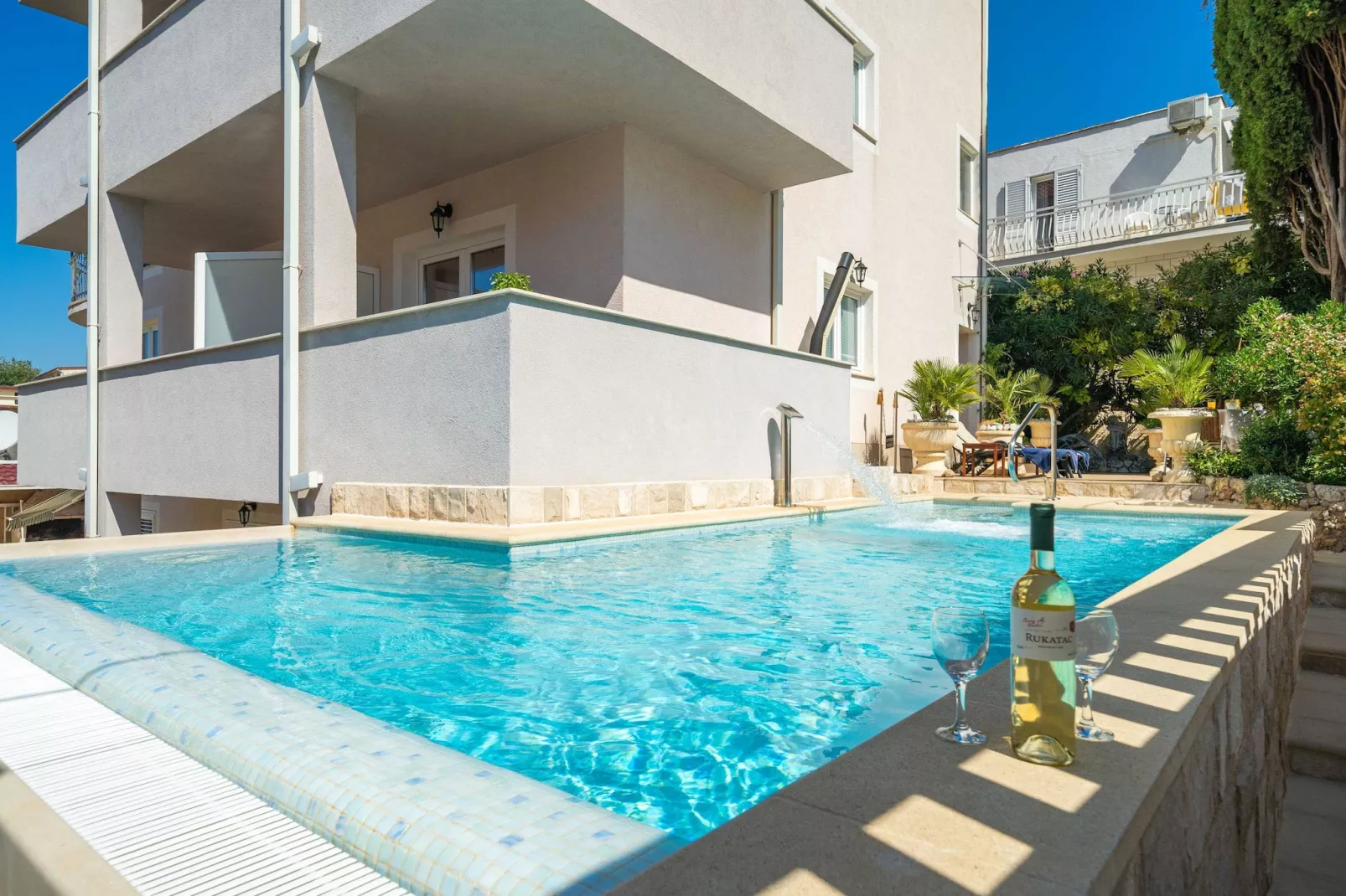 Apartments Aura - Comfort Studio Apartment 2 with shared swimming pool-Pool