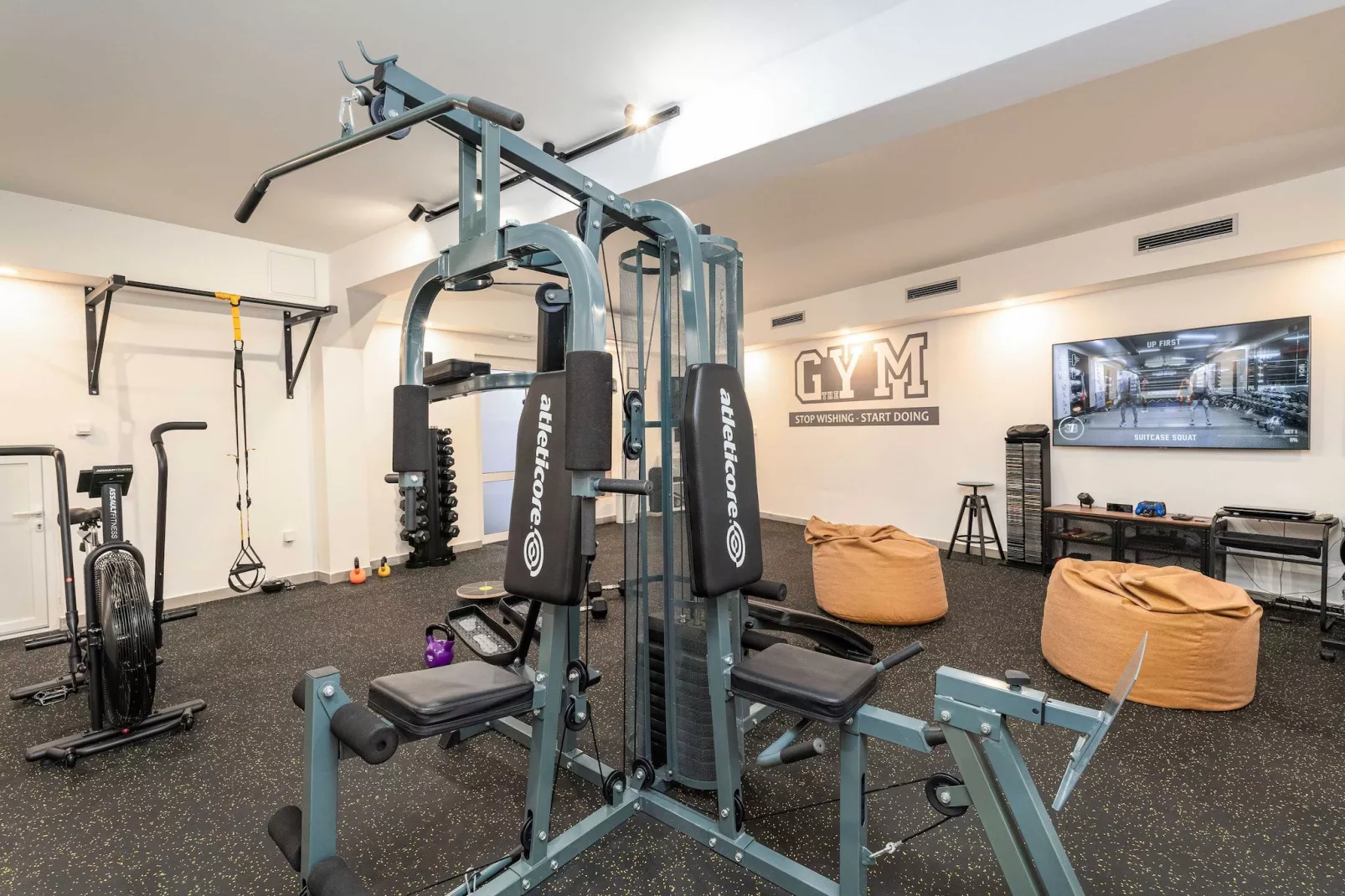 Apartments Aura - Comfort Studio Apartment 2 with shared swimming pool-Gym