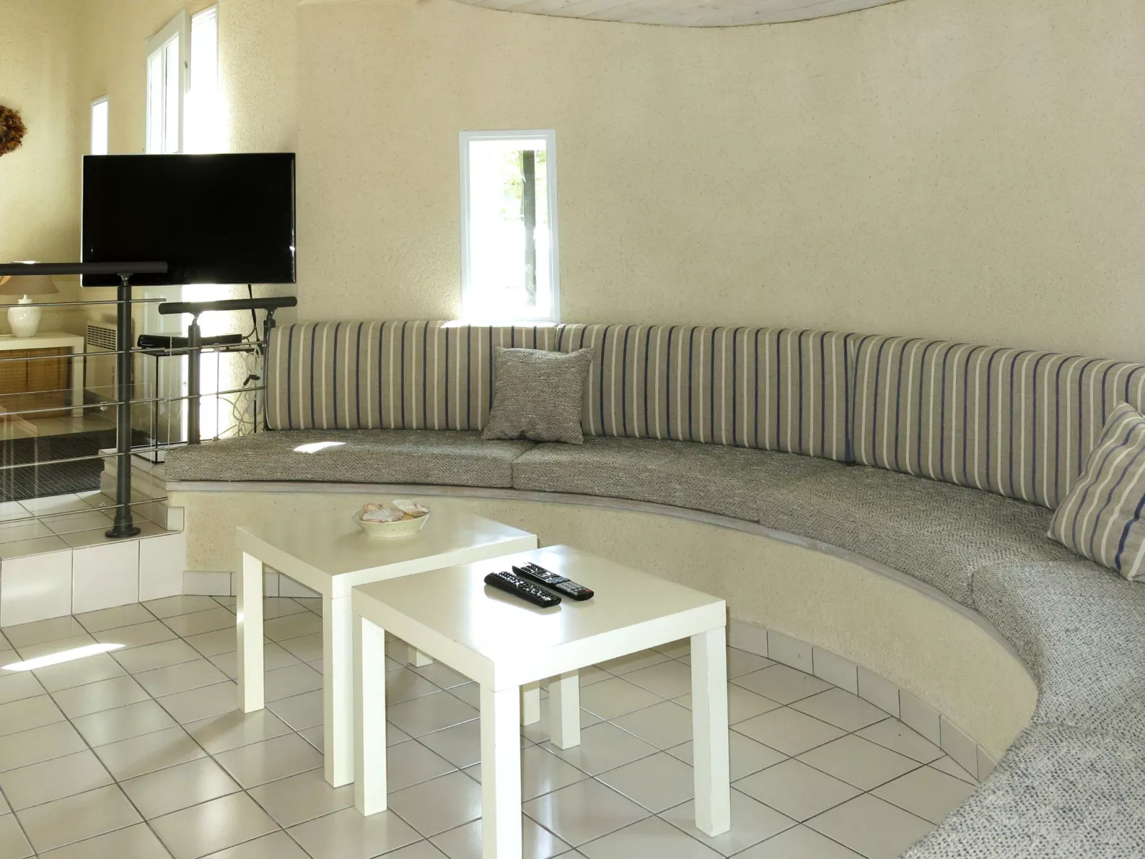 Les Brisans-Inside