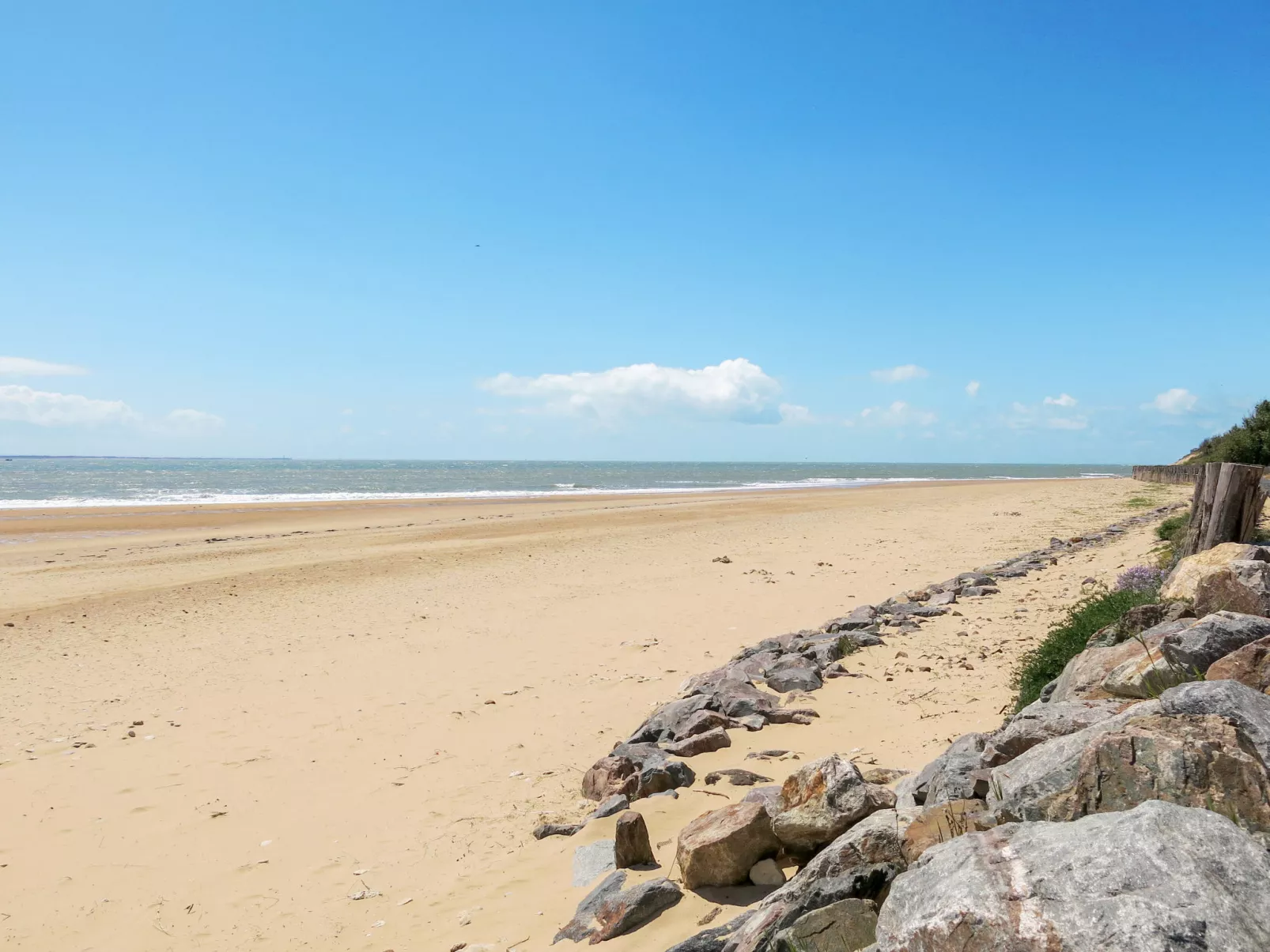 Les Brisans-Area