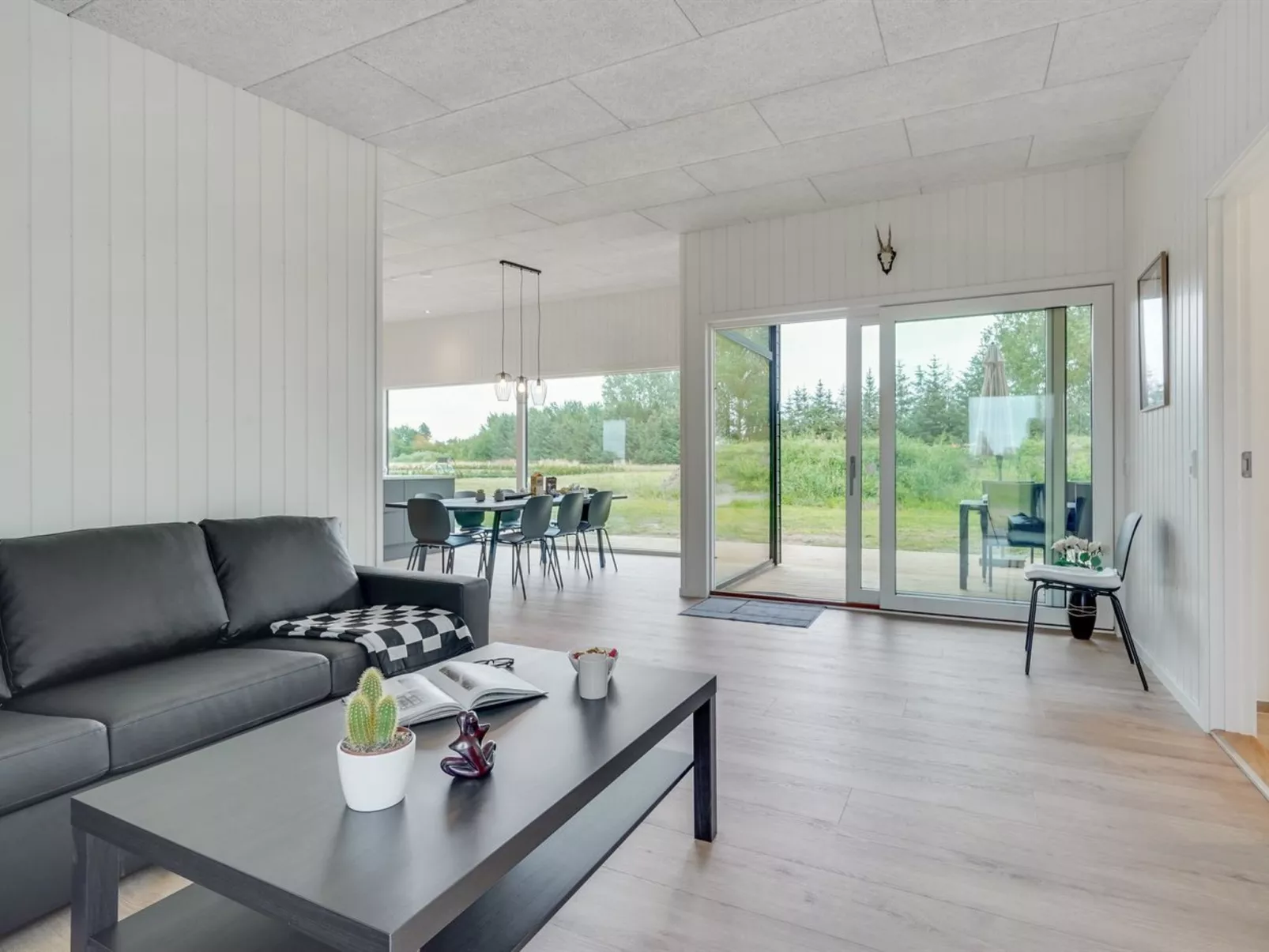 "Vanna" - 1.2km from the sea-Inside