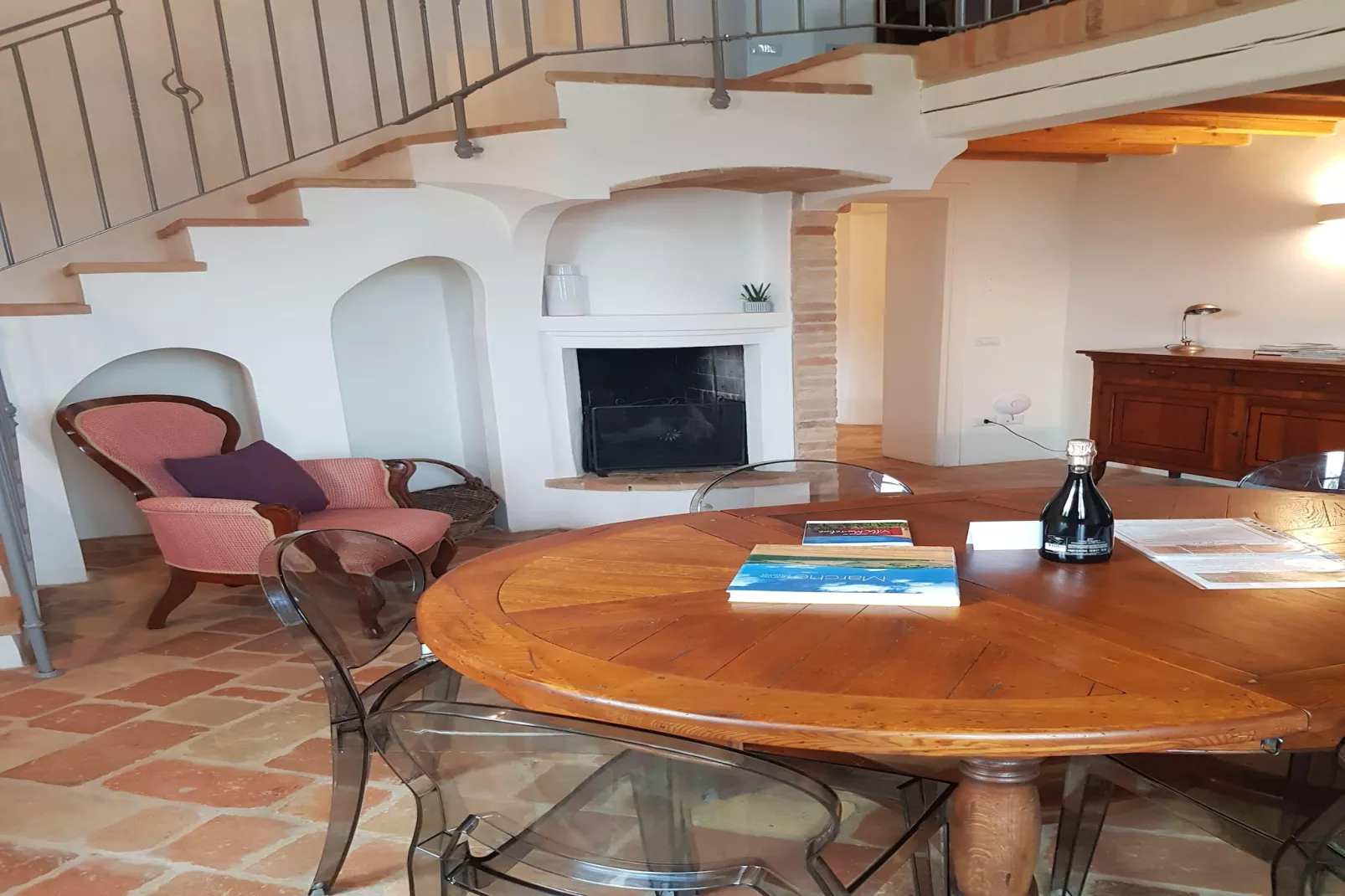 Melograno 4-Dining room