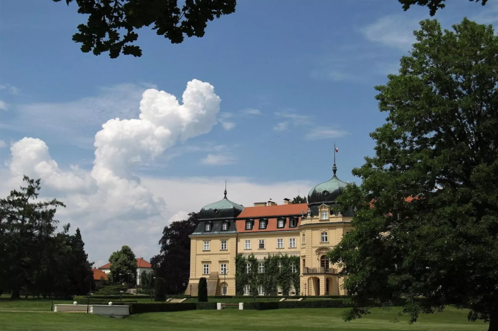 Lány SPLG140-Gardens summer