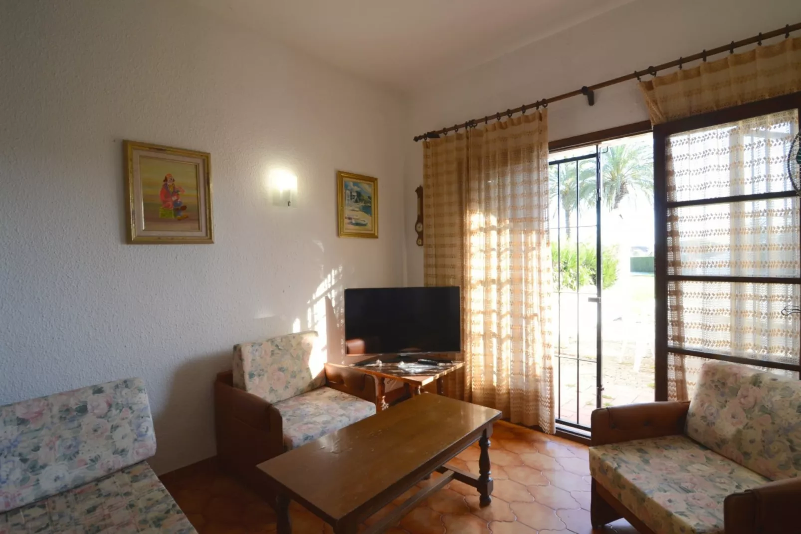 ERMITA 100-Living room