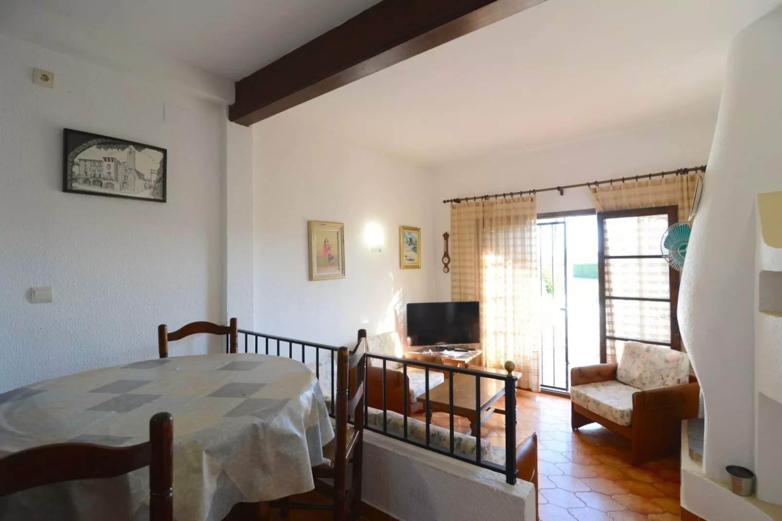 ERMITA 100-Living room