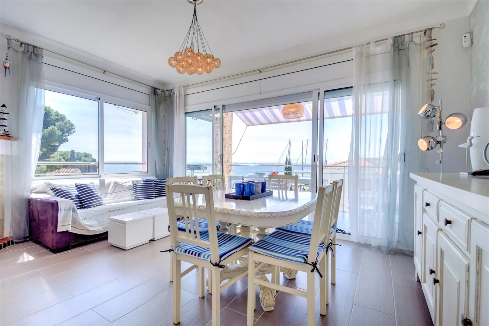 LAS OLAS 1C Roses-Living room