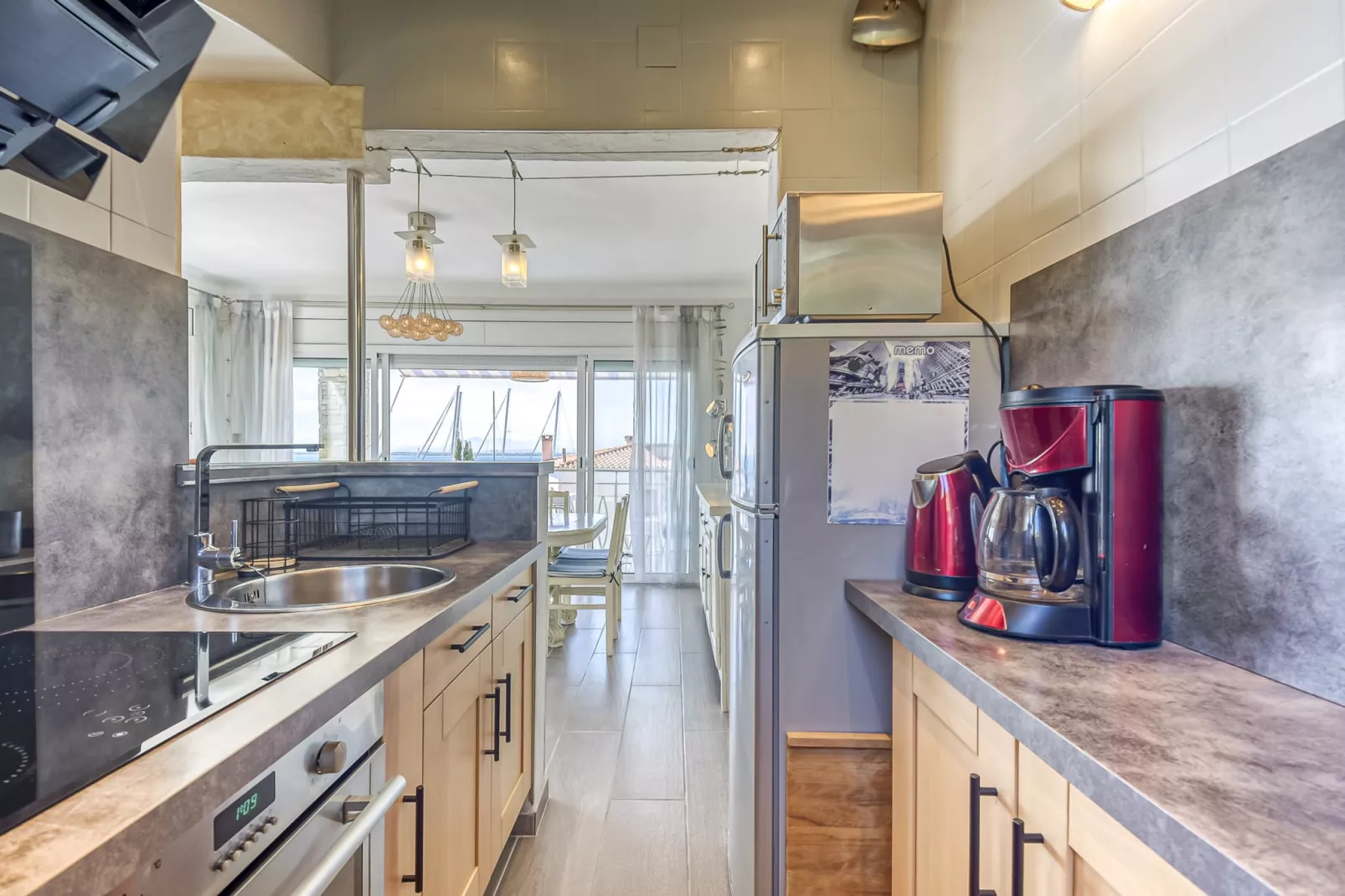 LAS OLAS 1C Roses-Kitchen