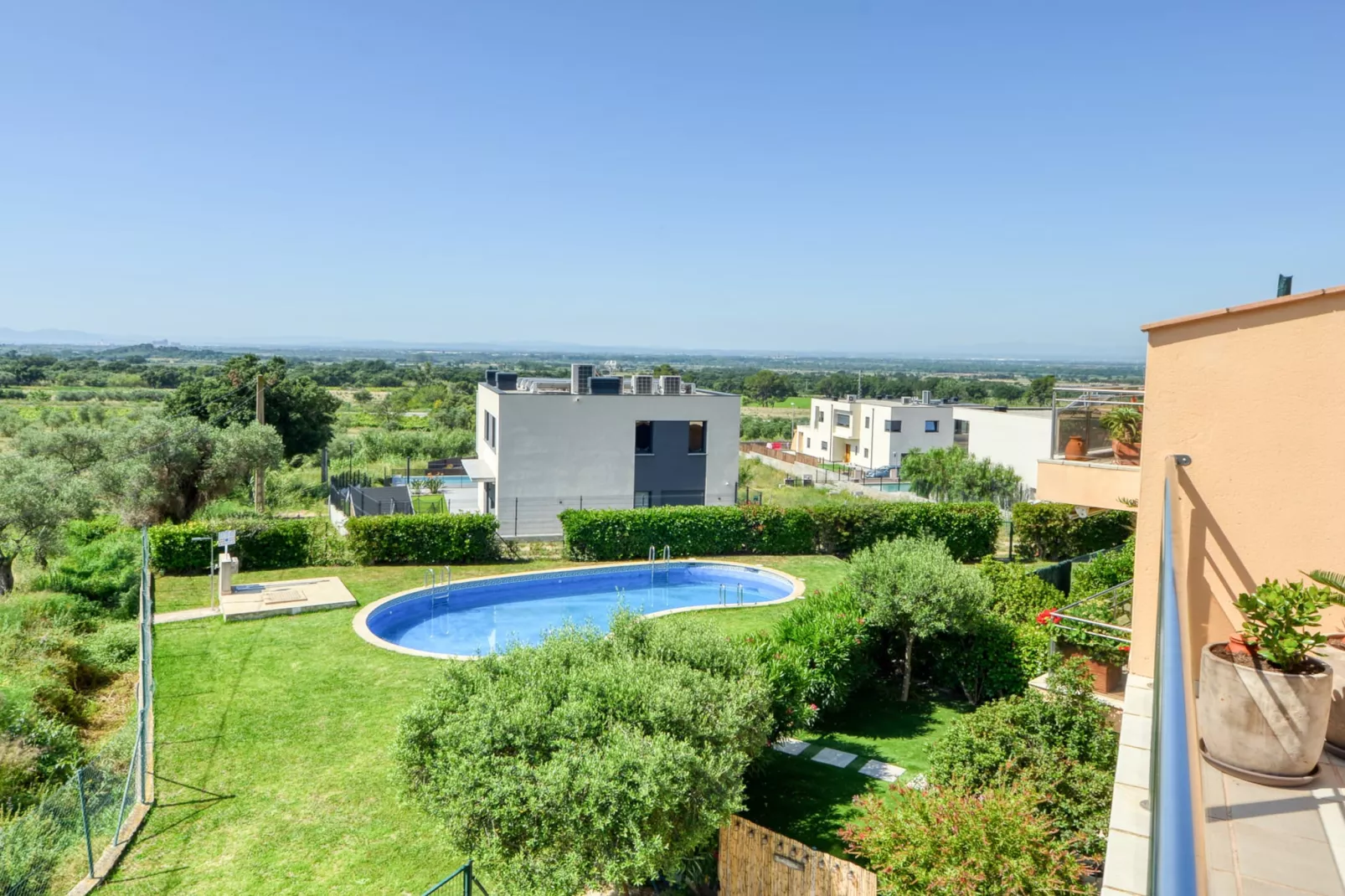 SUN VILLAGE  P4-View summer