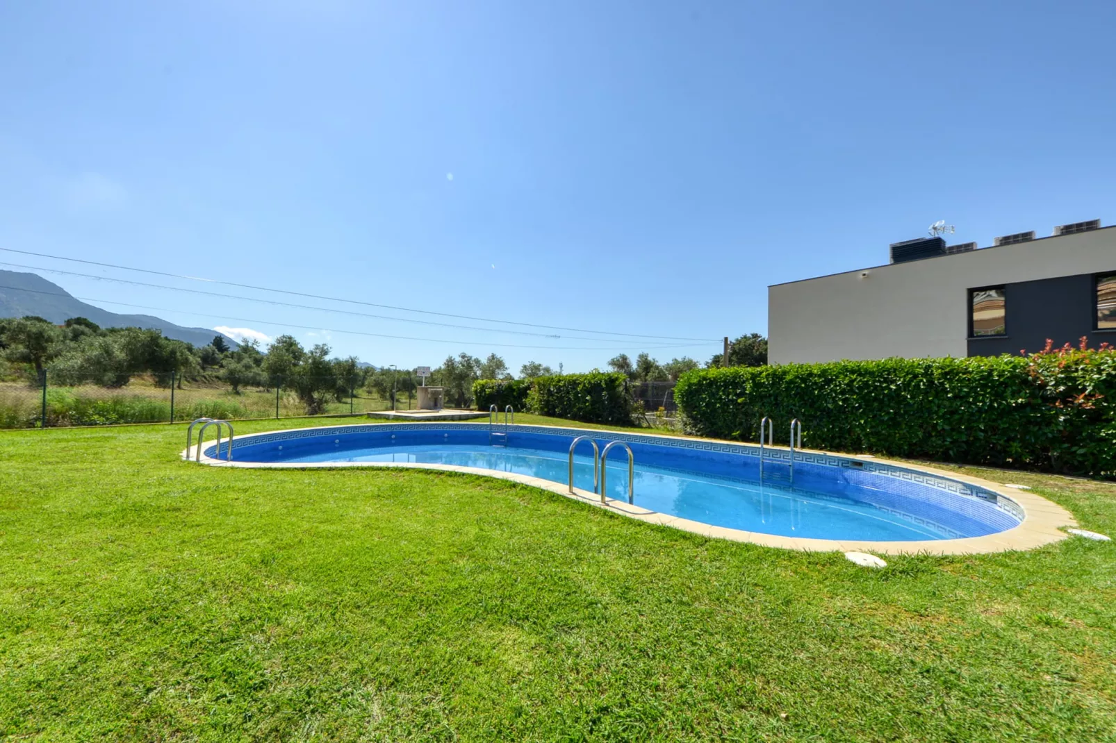 SUN VILLAGE  P4-Gardens summer