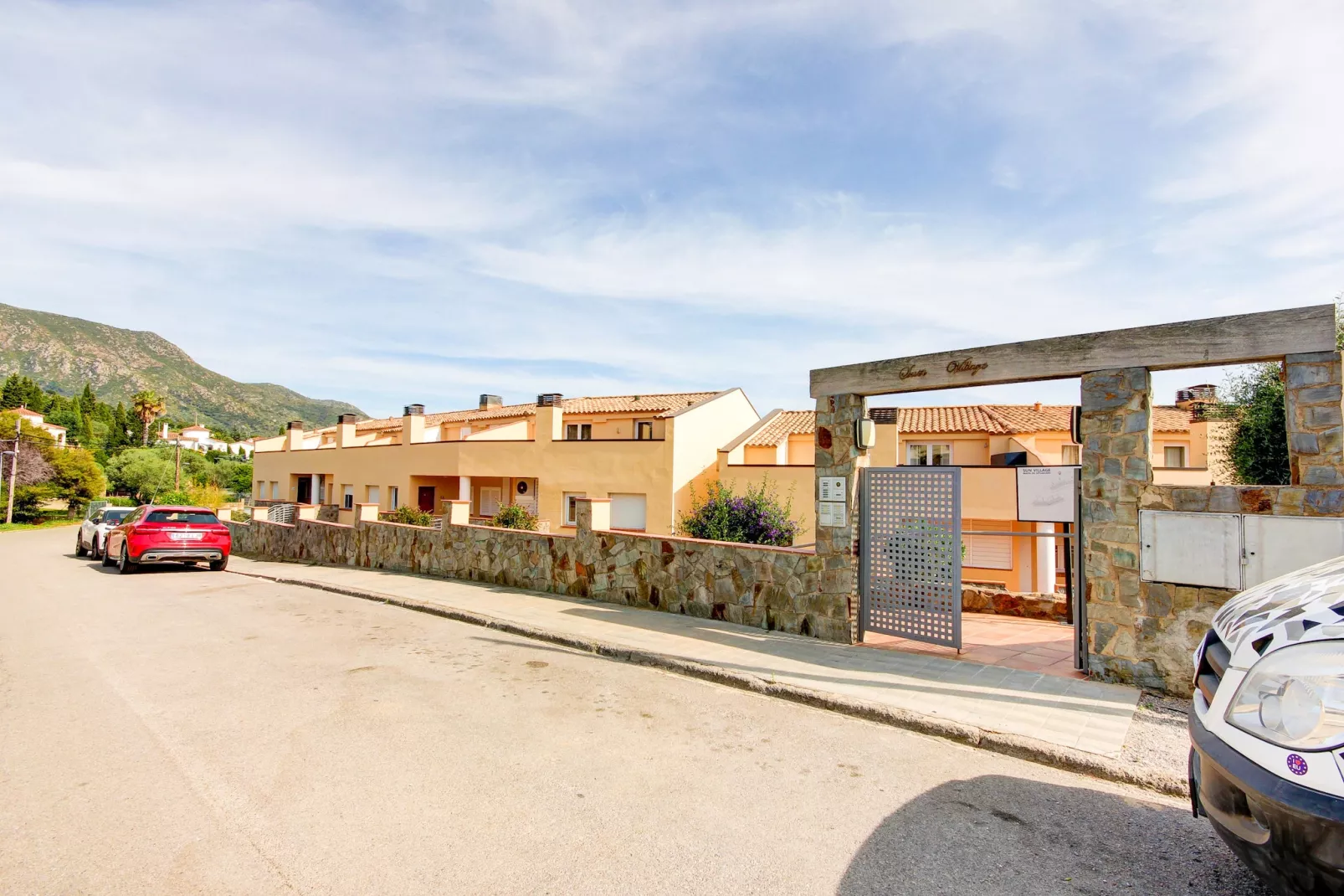 SUN VILLAGE  P4-Exterior summer