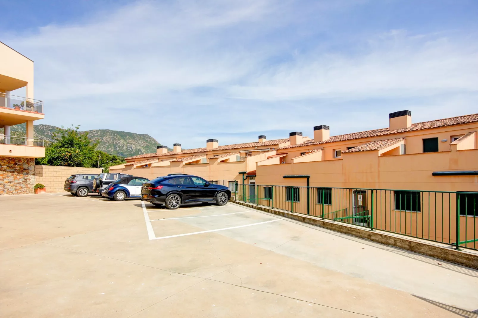 SUN VILLAGE  P4-Exterior summer