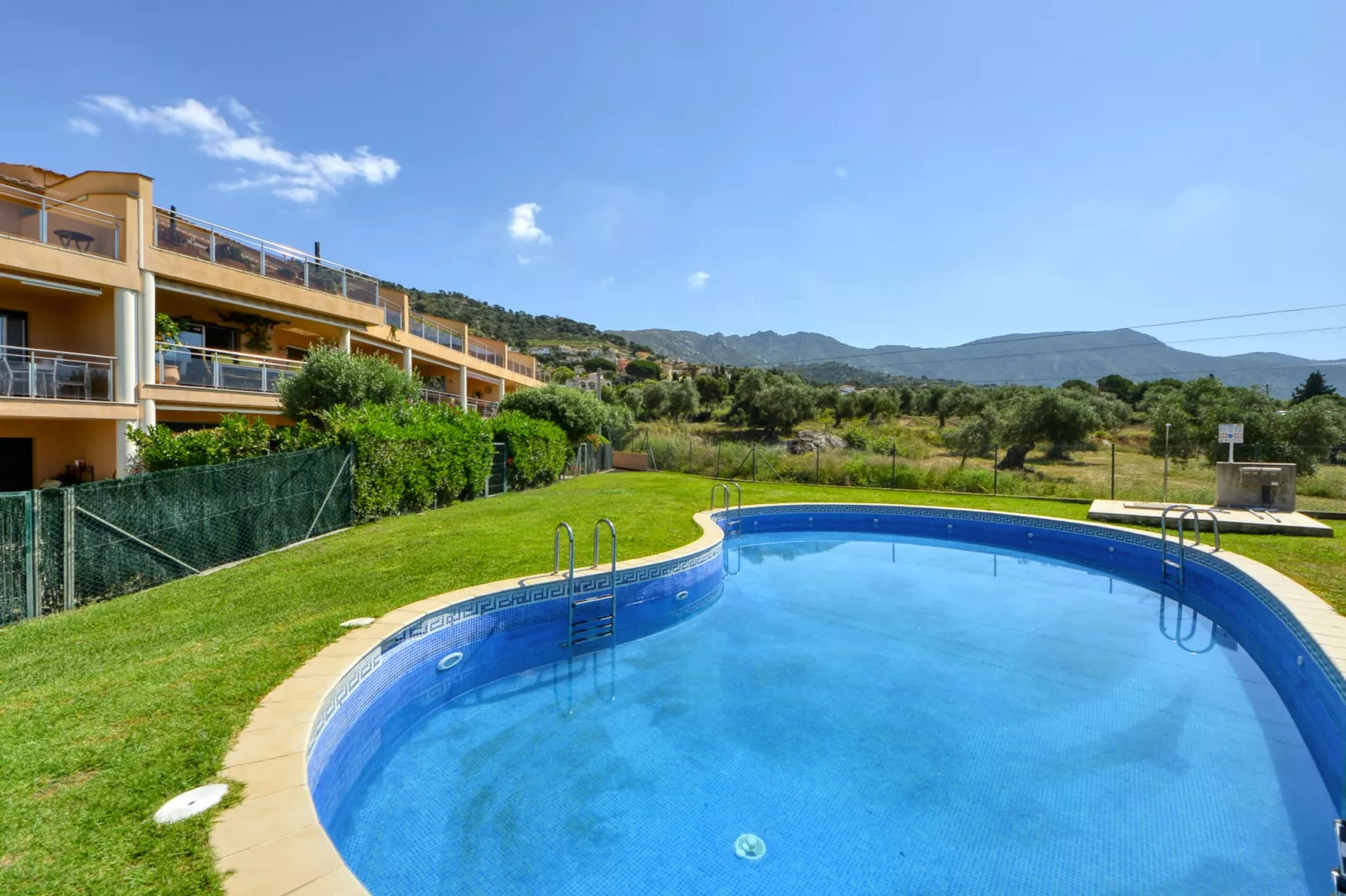 SUN VILLAGE  P4-Pool