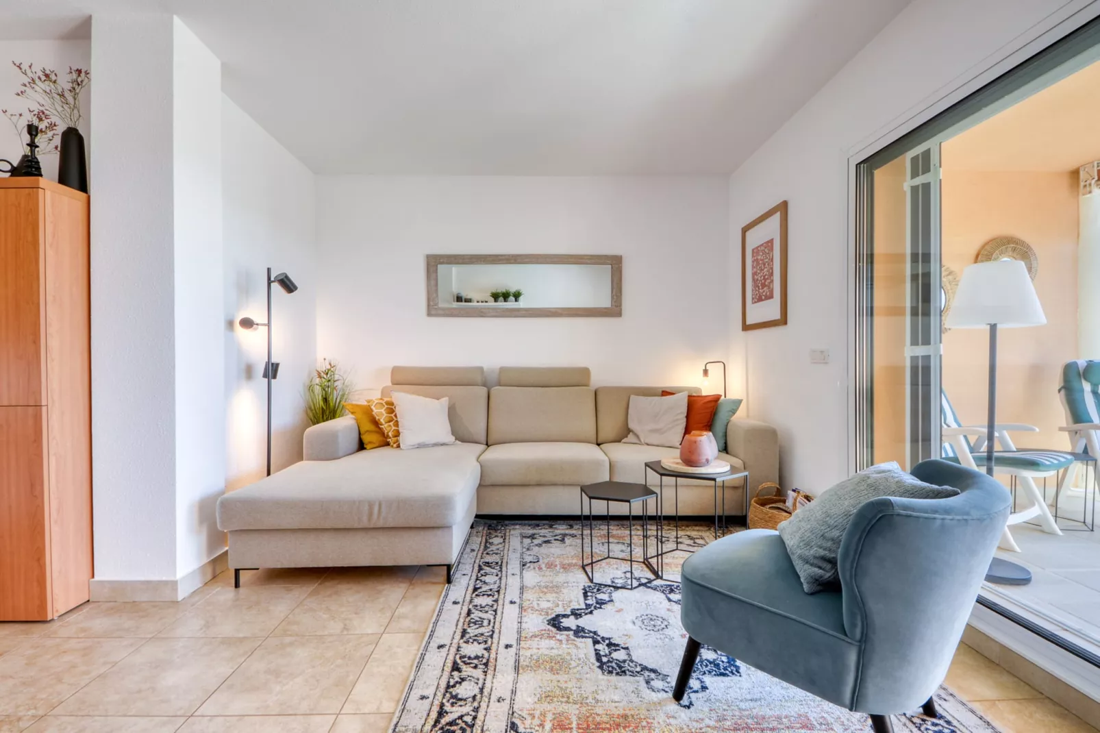 SUN VILLAGE  P4-Living room