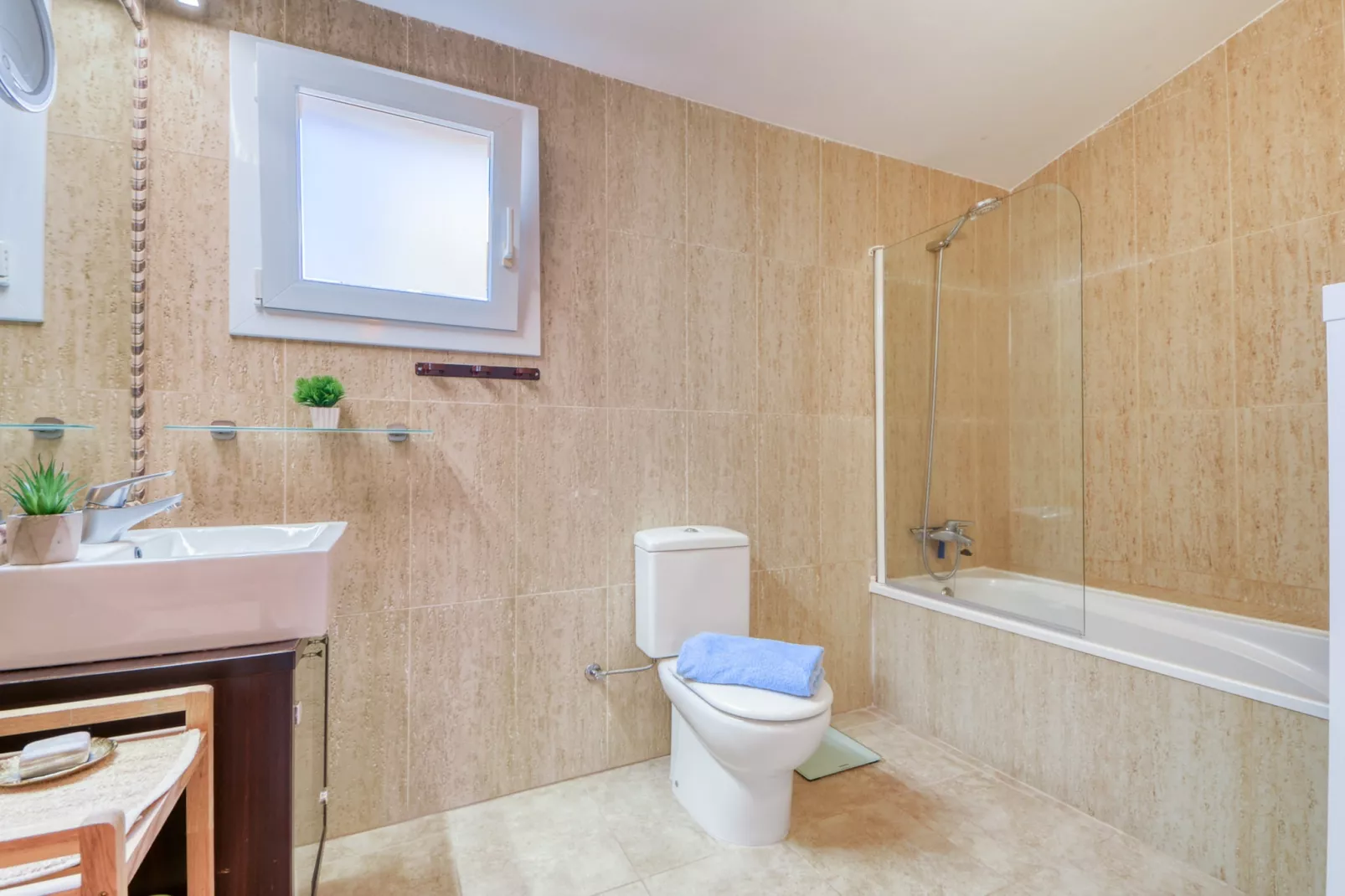 SUN VILLAGE  P4-Bathroom