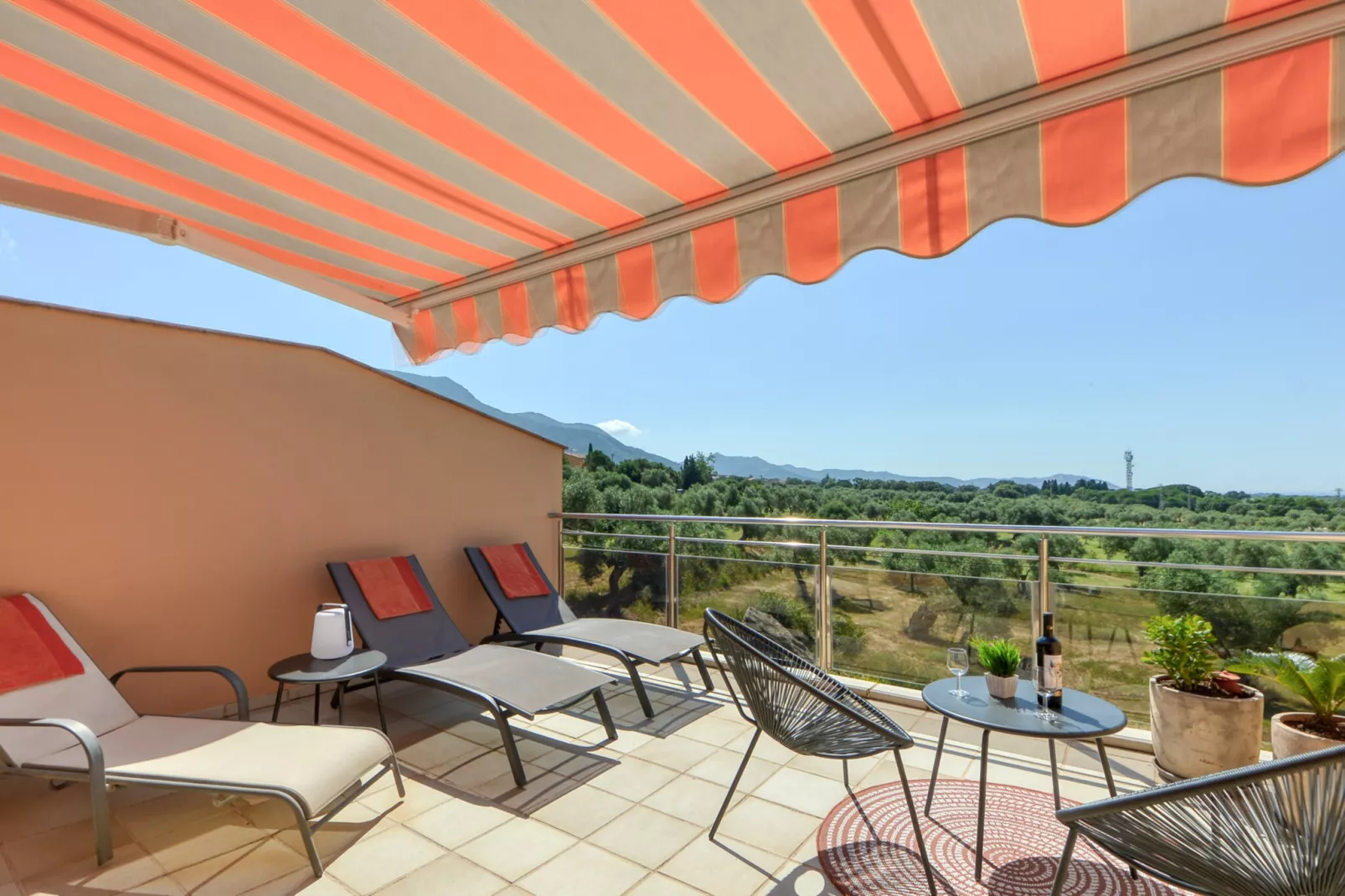 SUN VILLAGE  P4-Terrace balcony