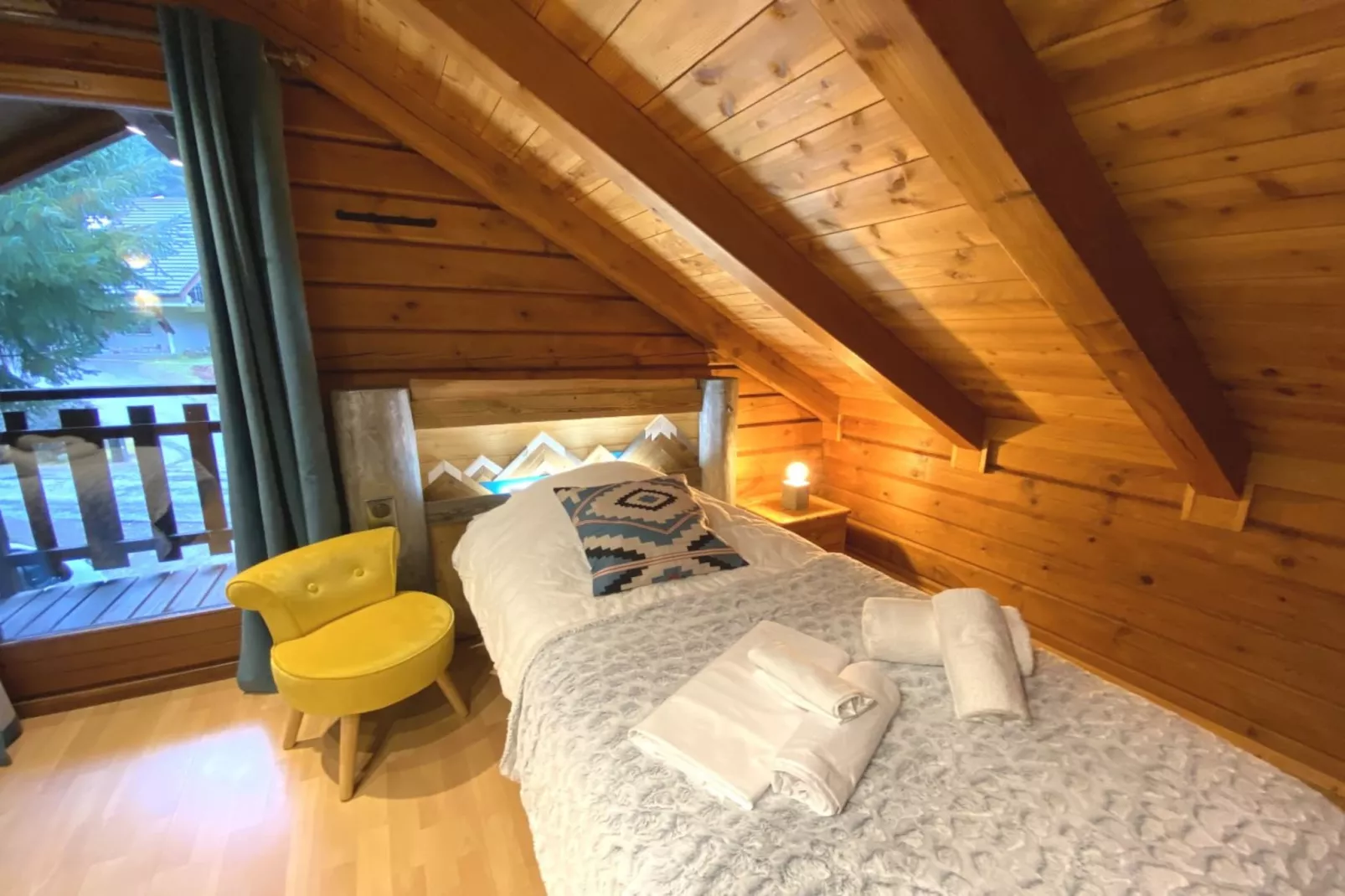 LE GRIZZLY Chalet en bois au calme-Bedroom