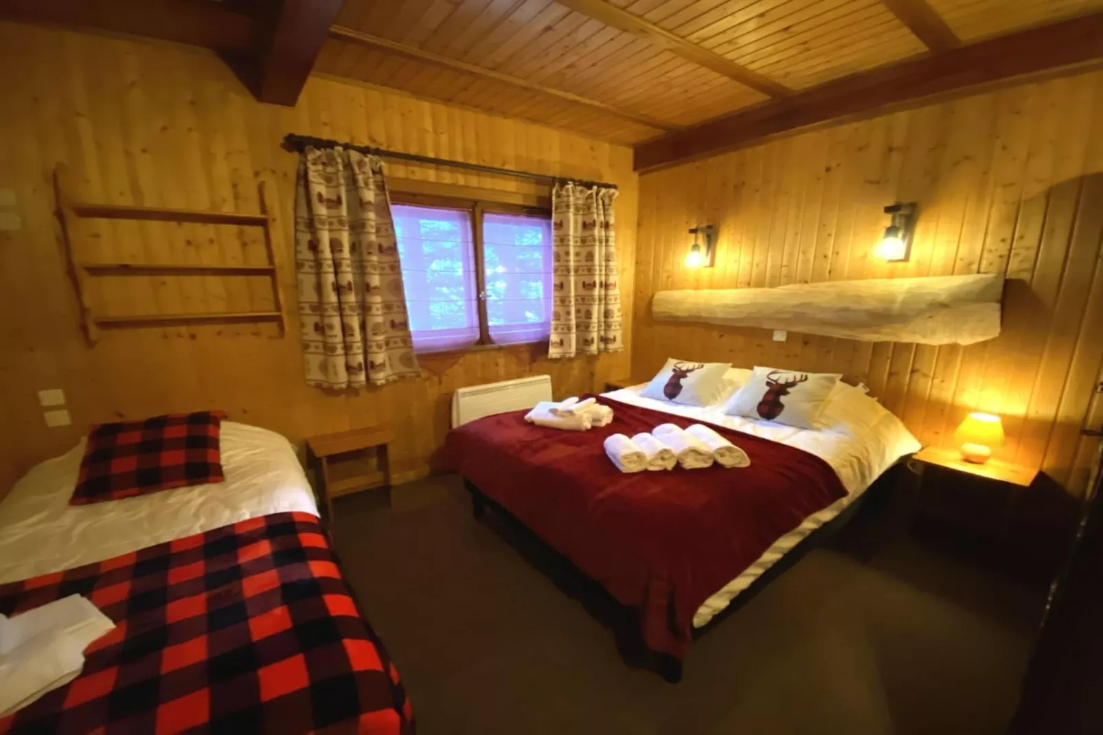 LE TRAPPEUR  Chalet en bois vue montagne-Bedroom