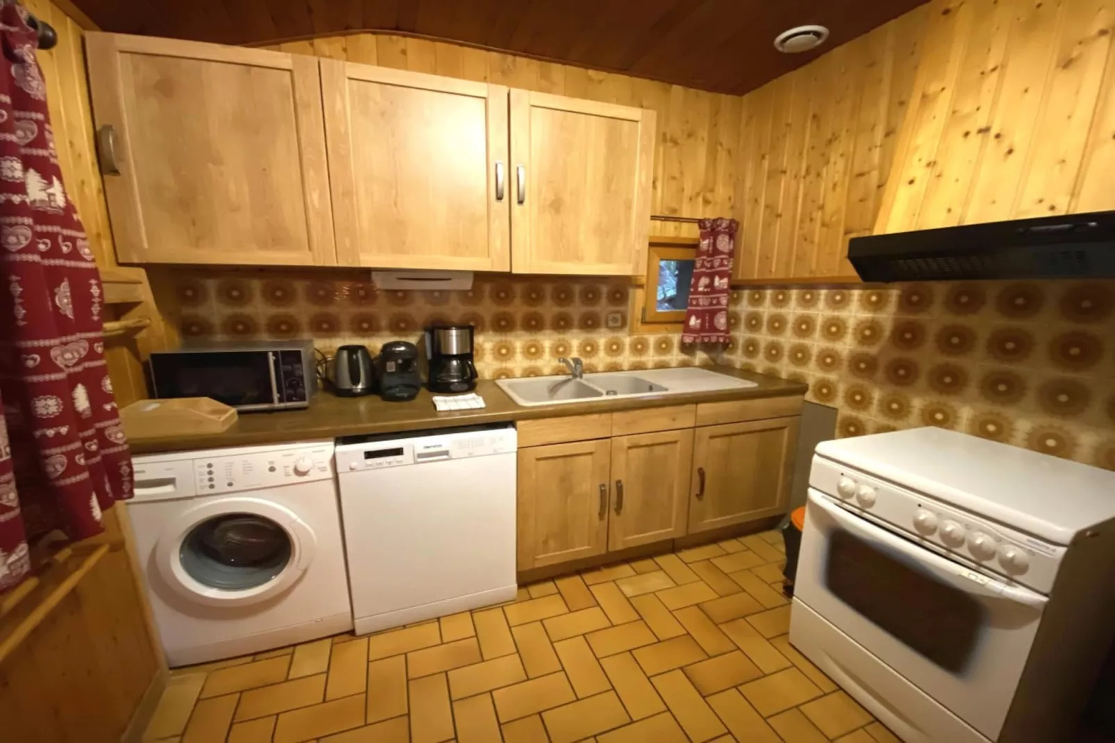 LE TRAPPEUR  Chalet en bois vue montagne-Kitchen